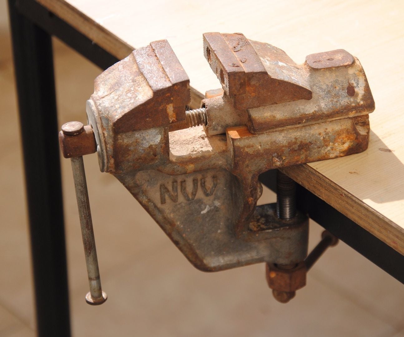 50 Year Old Vise Restoration Using Basic Tools 5 Steps (with