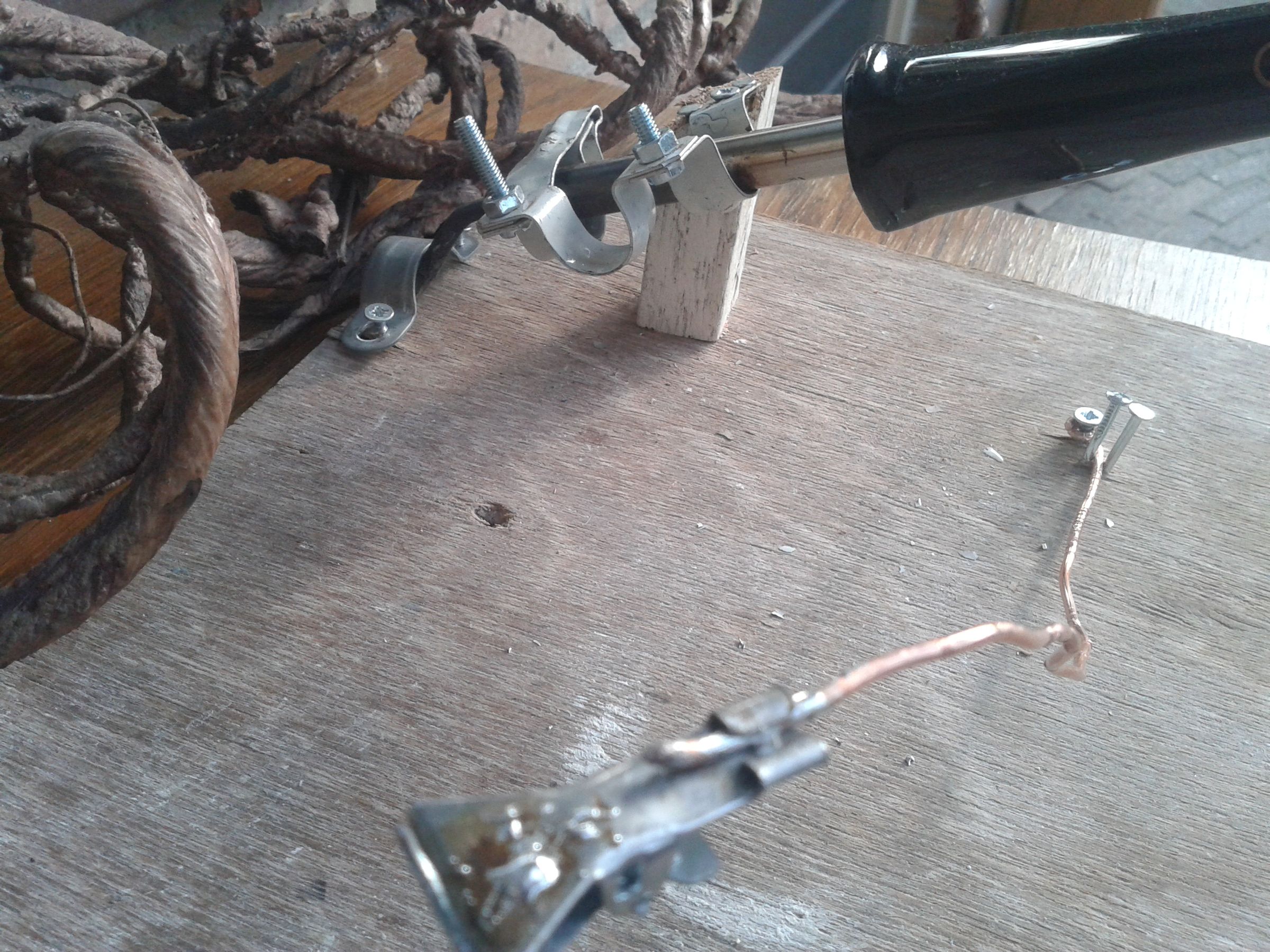 soldering table with helping hands! DIY Project DIY Project Image