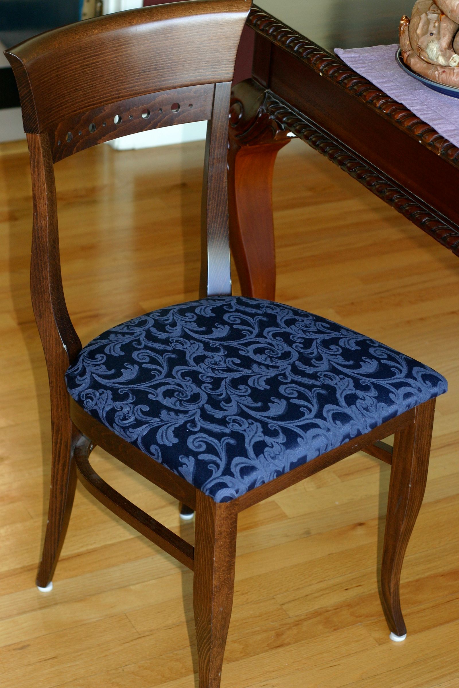 How to ReCover Chairs 5 Steps (with Pictures) Instructables