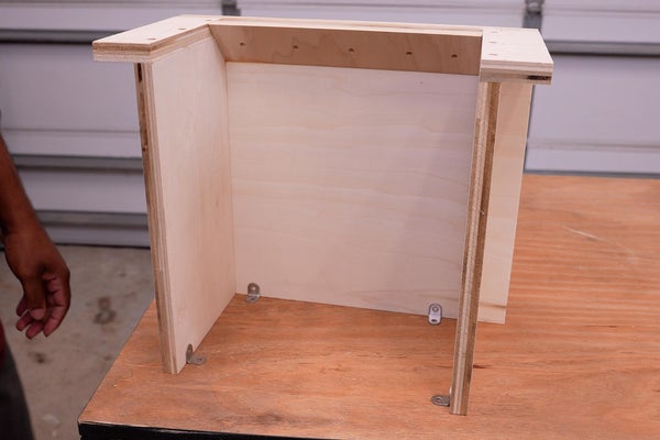 Faça um suporte de bits para a mesa do roteador de bancada