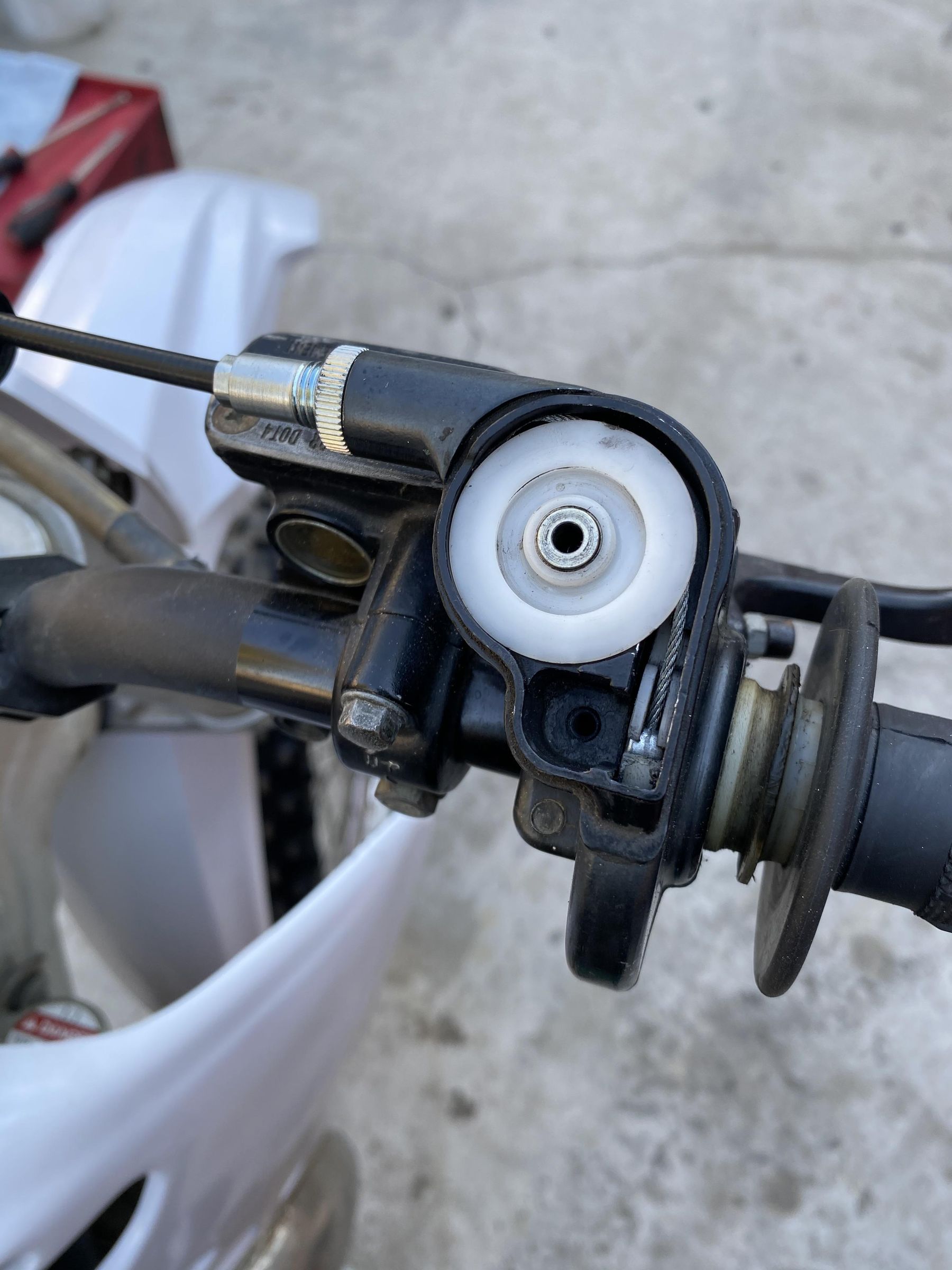 How to Change Throttle Cable on Cr125/Dirt Bike 12 Steps (with Pictures) Instructables