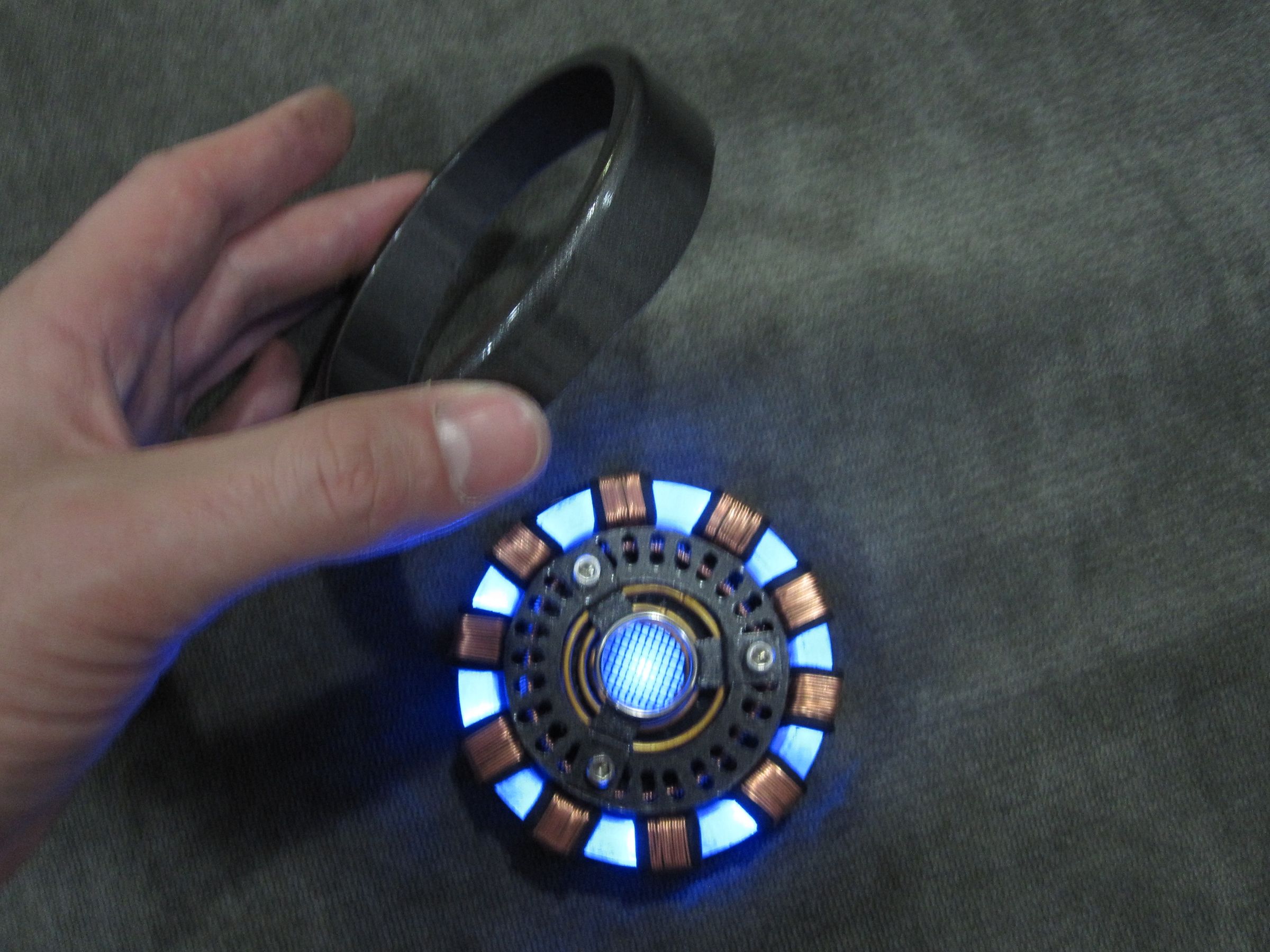 Iron Man Arc Reactor Video Tutorial, DIY Wearable 8 Steps Instructables