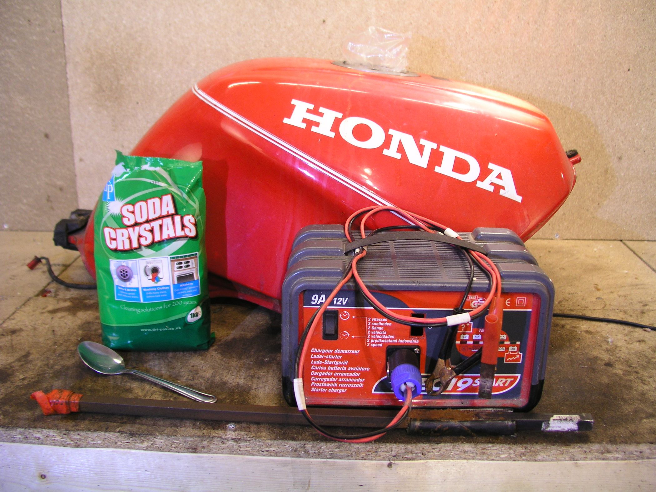 Electrolysis Rust Removal Motorbike Fuel Tank 6 Steps (with