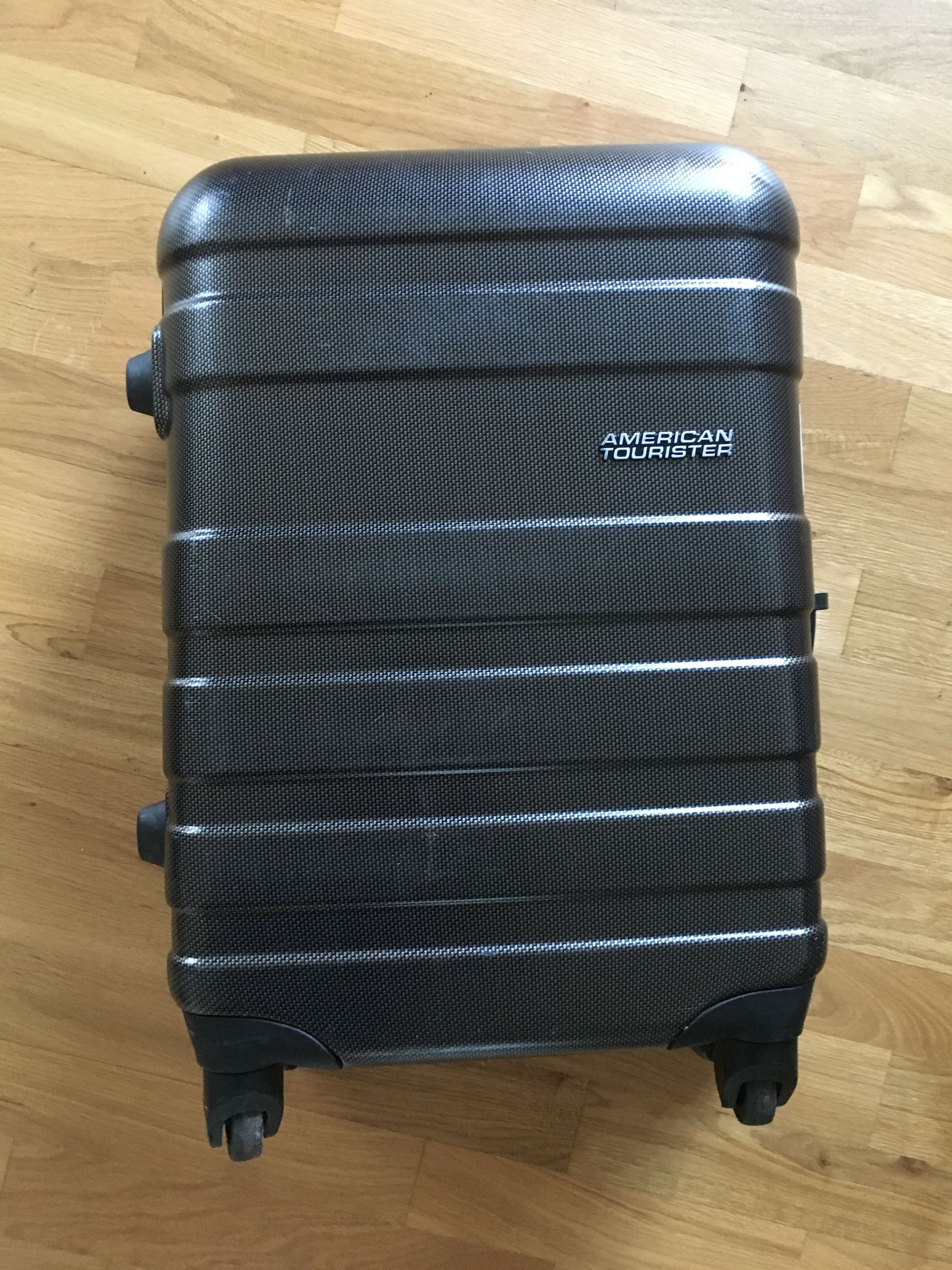 Luggage Handle Quick Fix : 4 Steps 