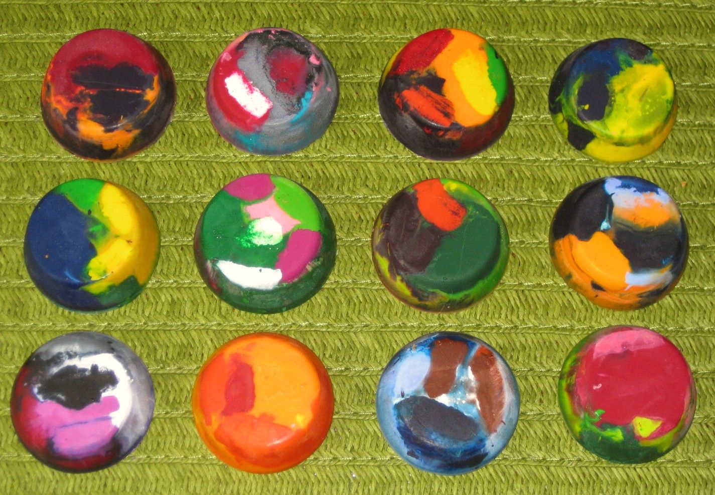 MINI-MUFFIN CRAYONS a New Life for 