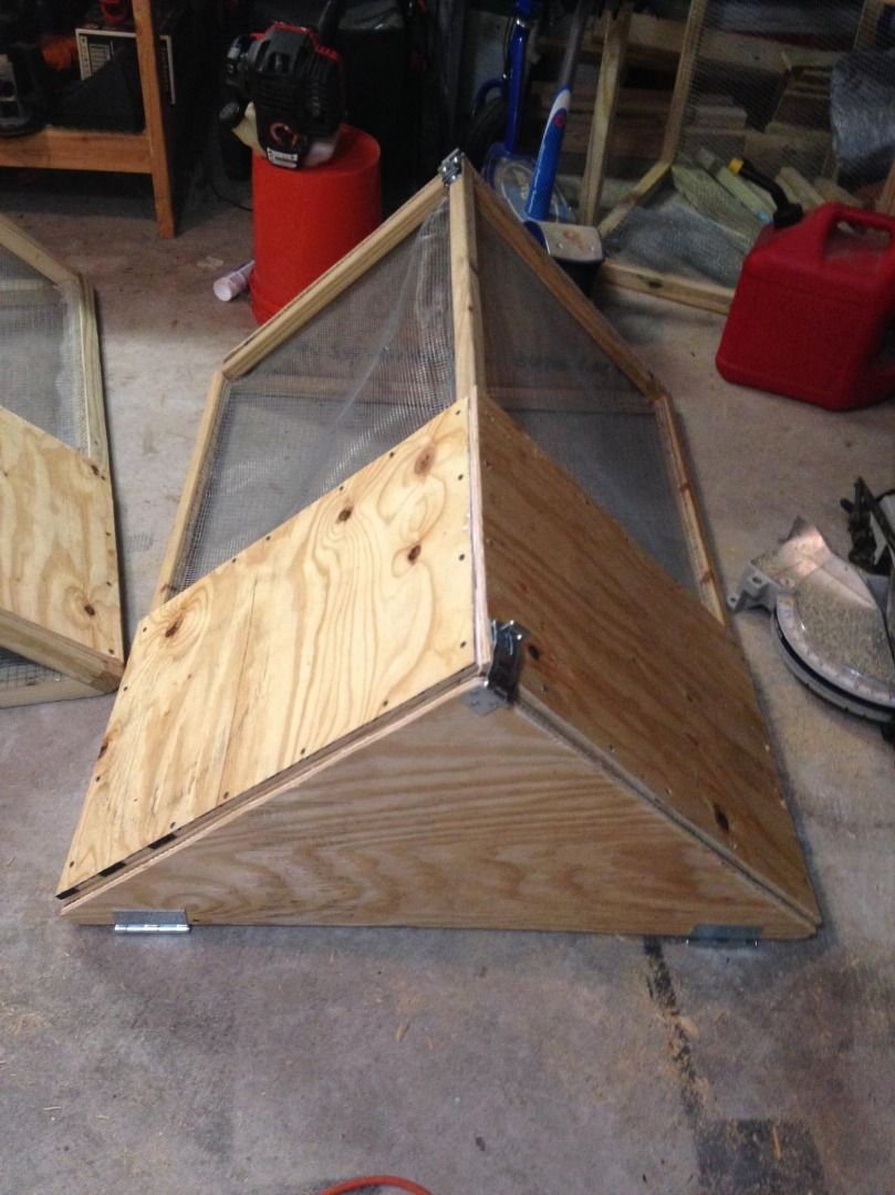 triangular rabbit hutch