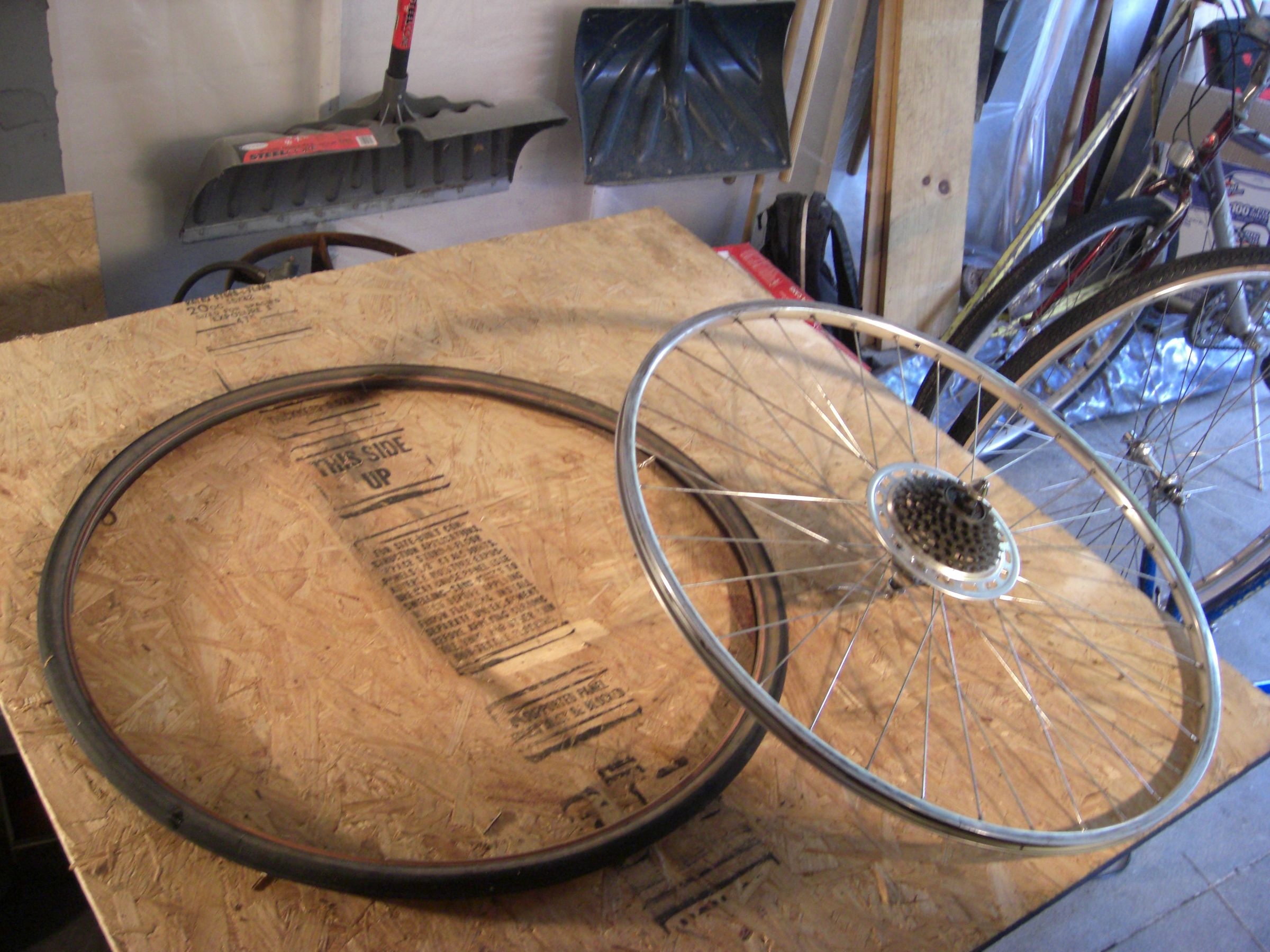 Replacing Bike Tire and Tube on a Road Bike 5 Steps Instructables