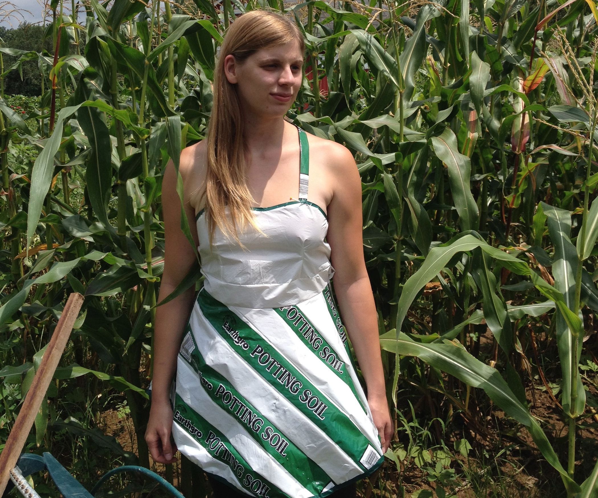 Dress Made Out of Potting Soil Bags 5 Steps (with Pictures