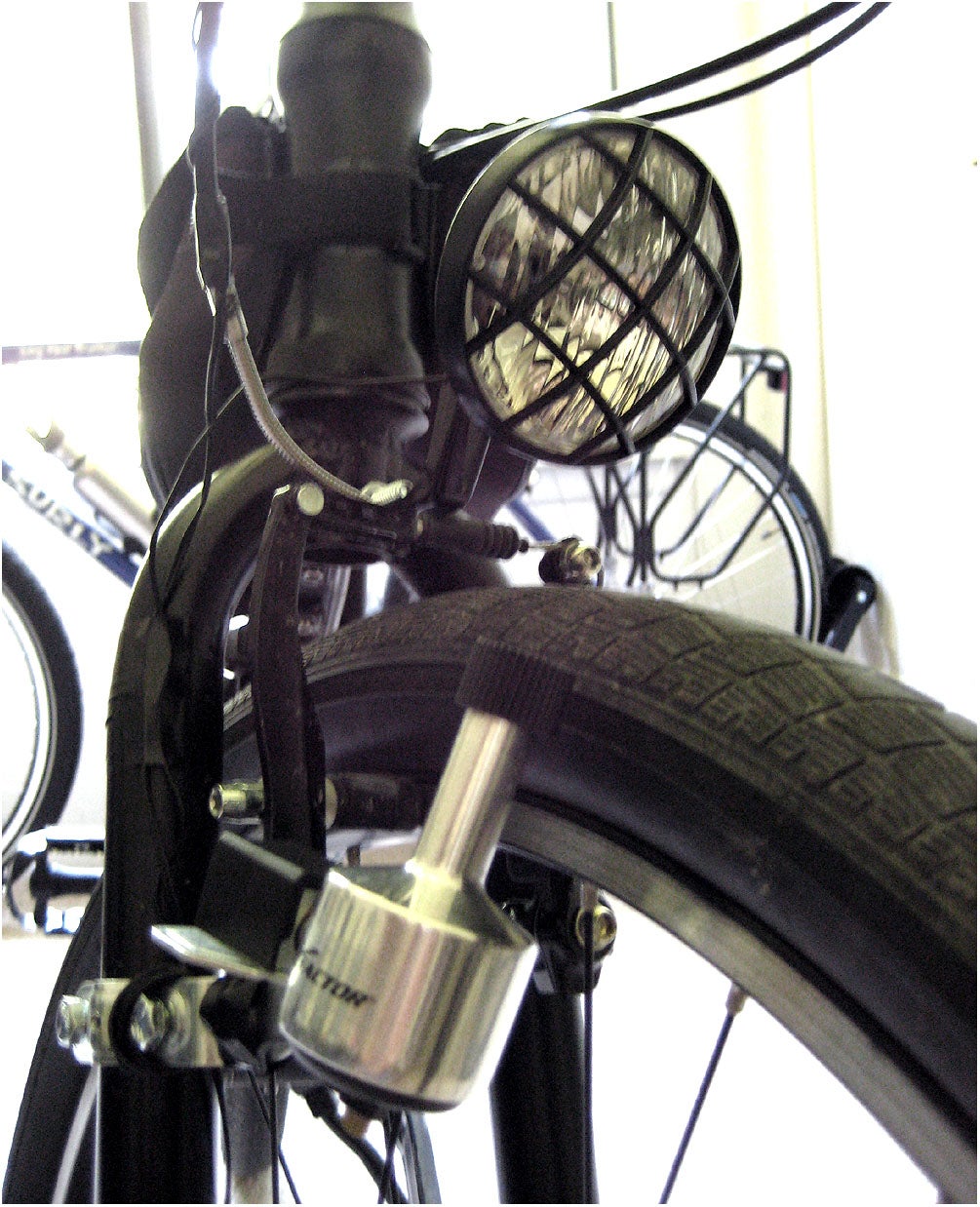 Voltage Regulated [5v] Bicycle Dynamo Light & USB Charger 5 Steps