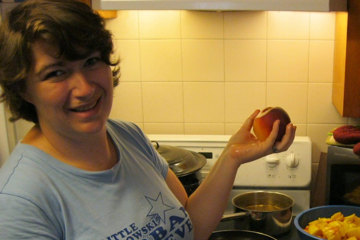 DIY guide for How to Peel 12 Pounds of Peaches in 10 Minutes with step-by-step instructions