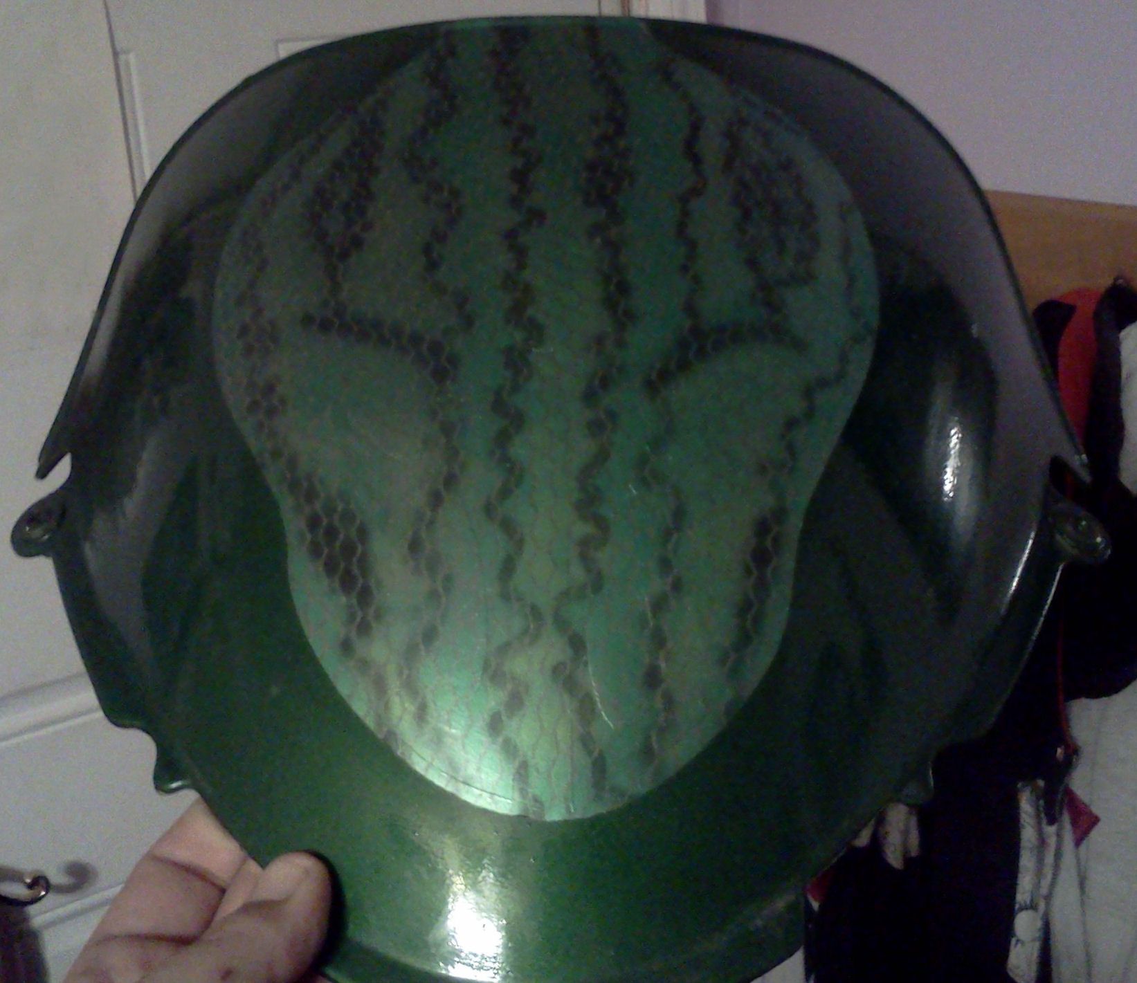 "UPDATED W/Videos" How to Spray Paint Snake Skin Scales on Anything 7