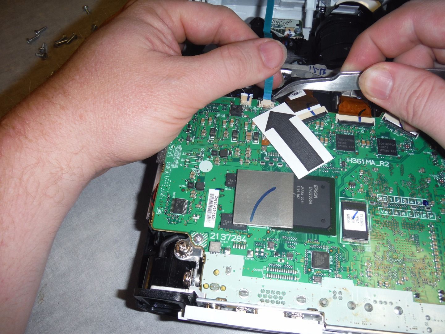 Epson 1770W LCD Projector Overheating? Repair It! 8 Steps (with