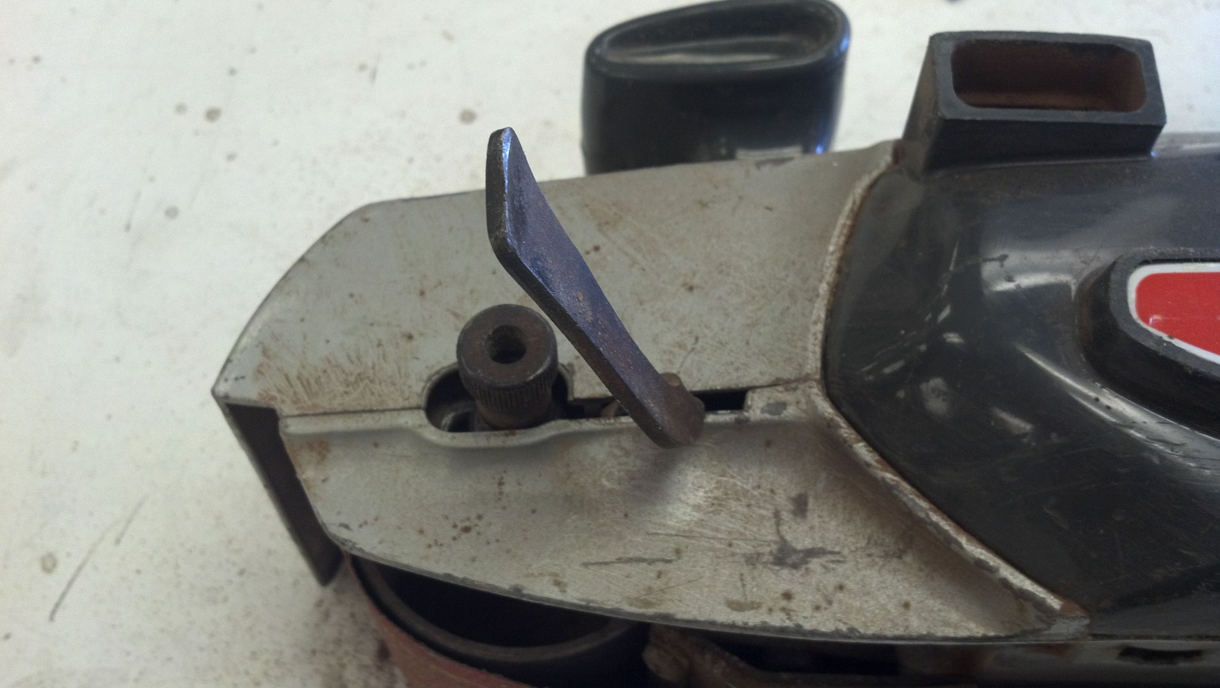 How to Change the Belt on a Hand Held Belt Sander 5 Steps (with