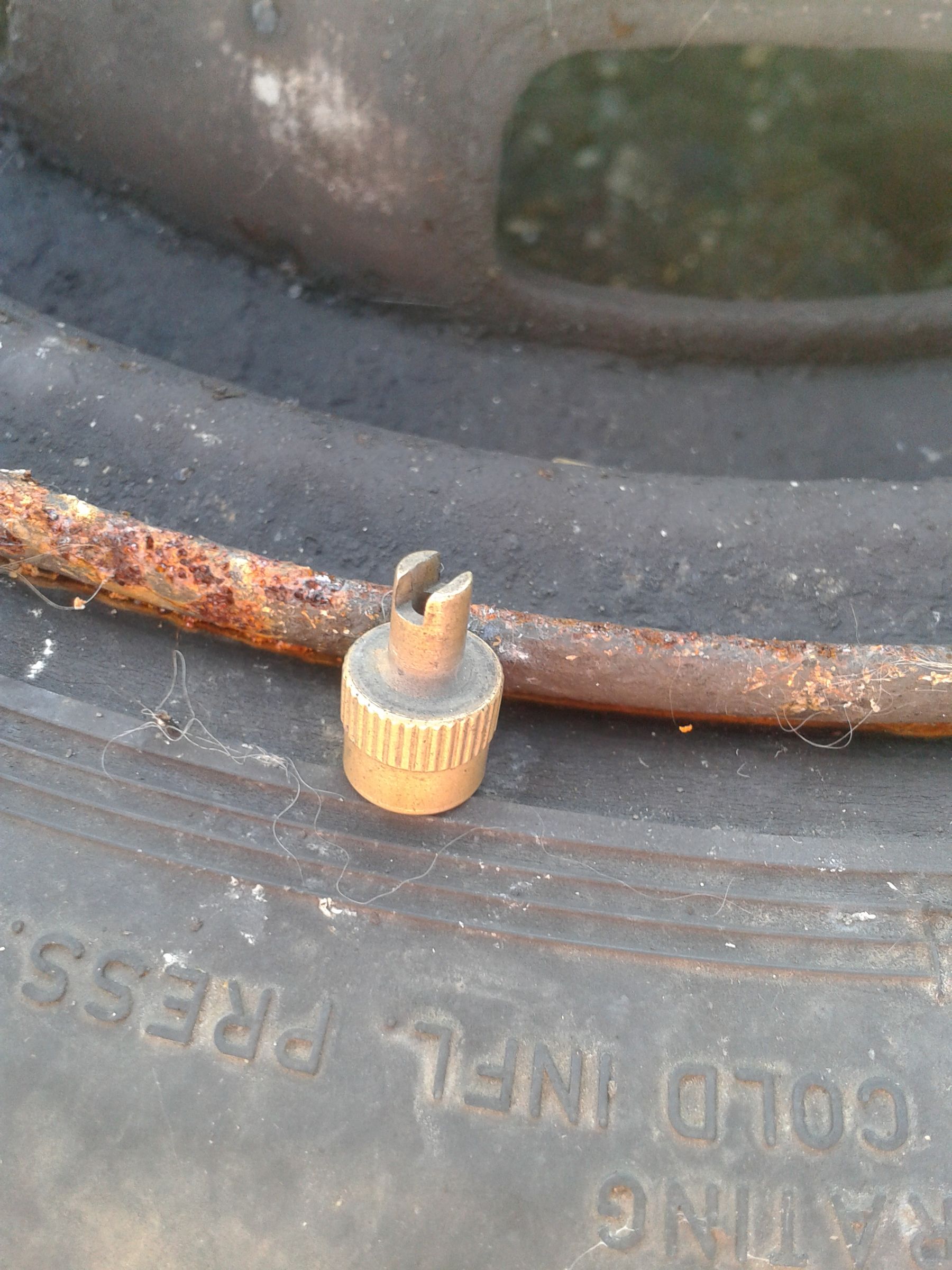 Tyre Bead Breaking, Removal & Fitting. 6 Steps Instructables