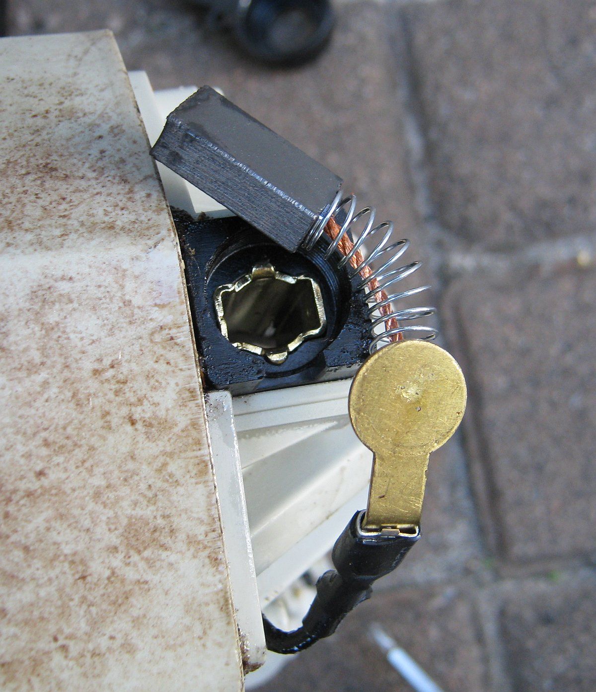 Fix an Electric Chainsaw Dripping Oil 4 Steps Instructables