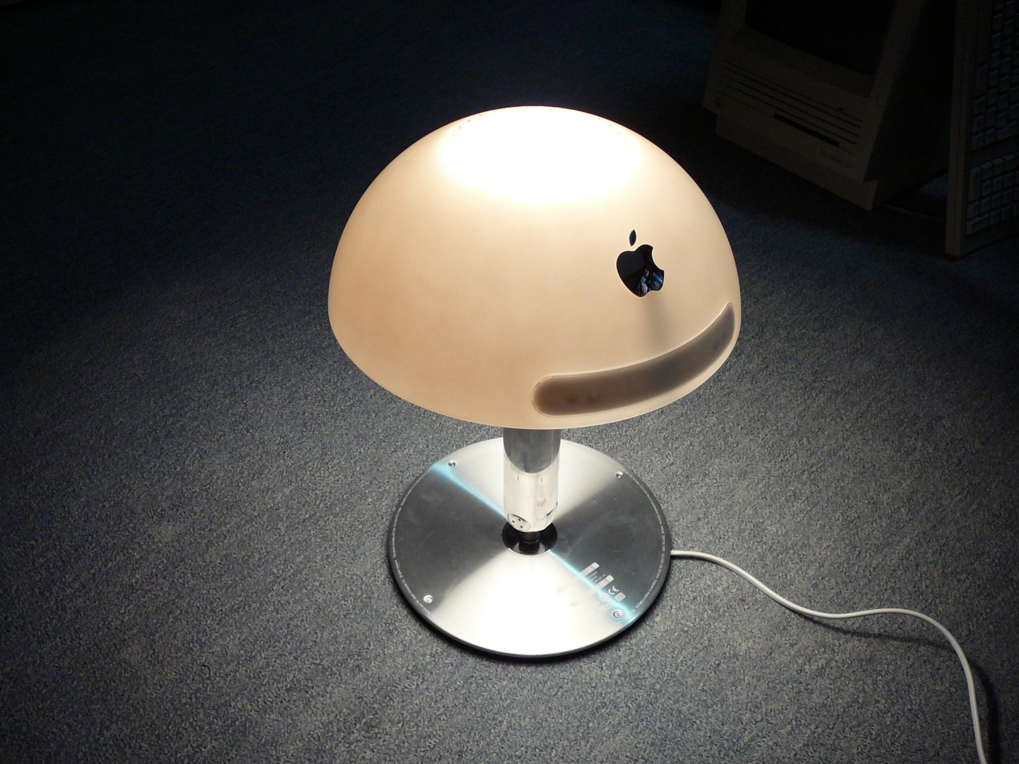 Imac (apple) Tablelamp Instructables
