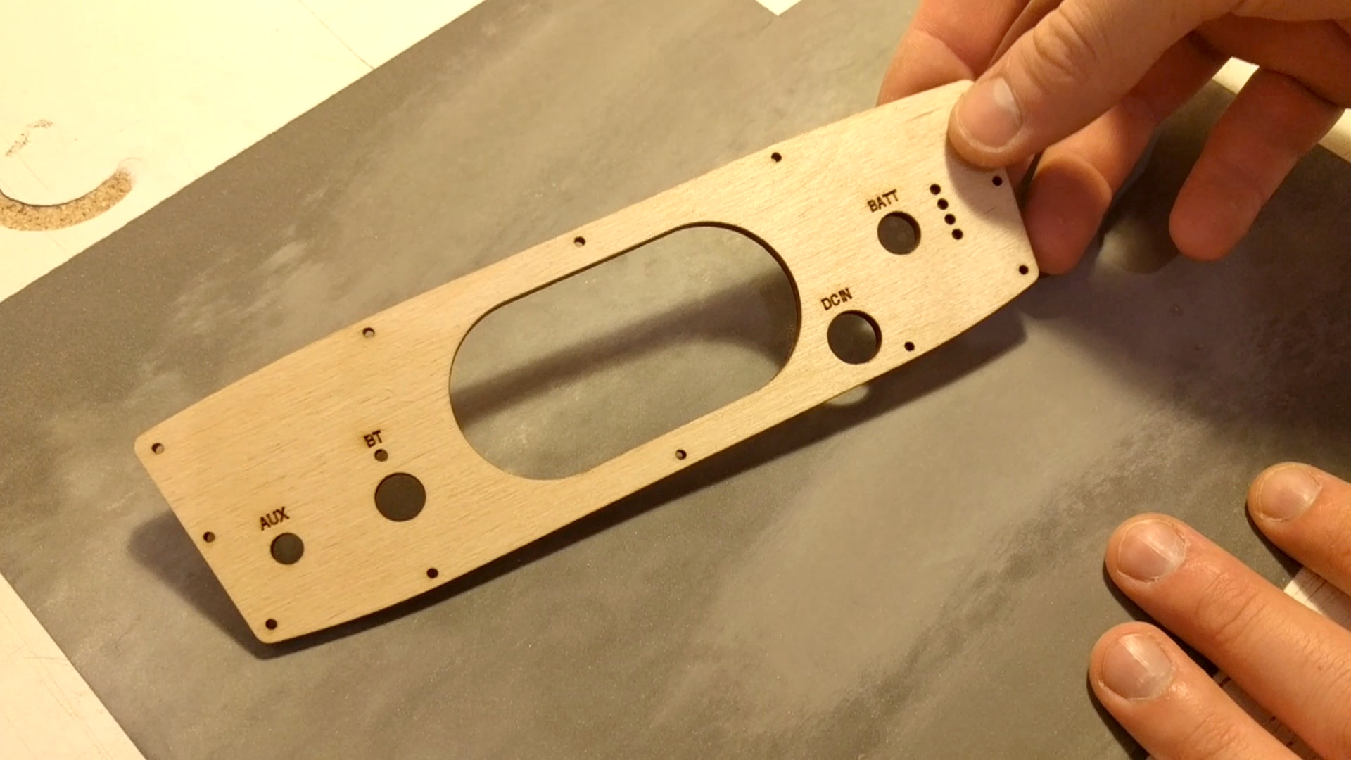 F166NF2JE94HP81.jpg?auto=webp&frame=1&wi