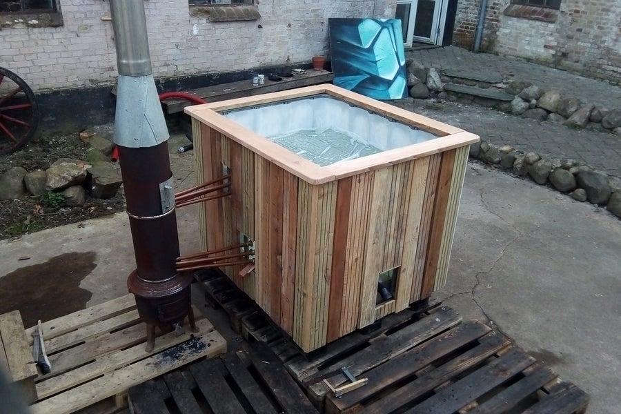 DIY Hot Tub Pallet Tank Wood Fired Using Copper Coils