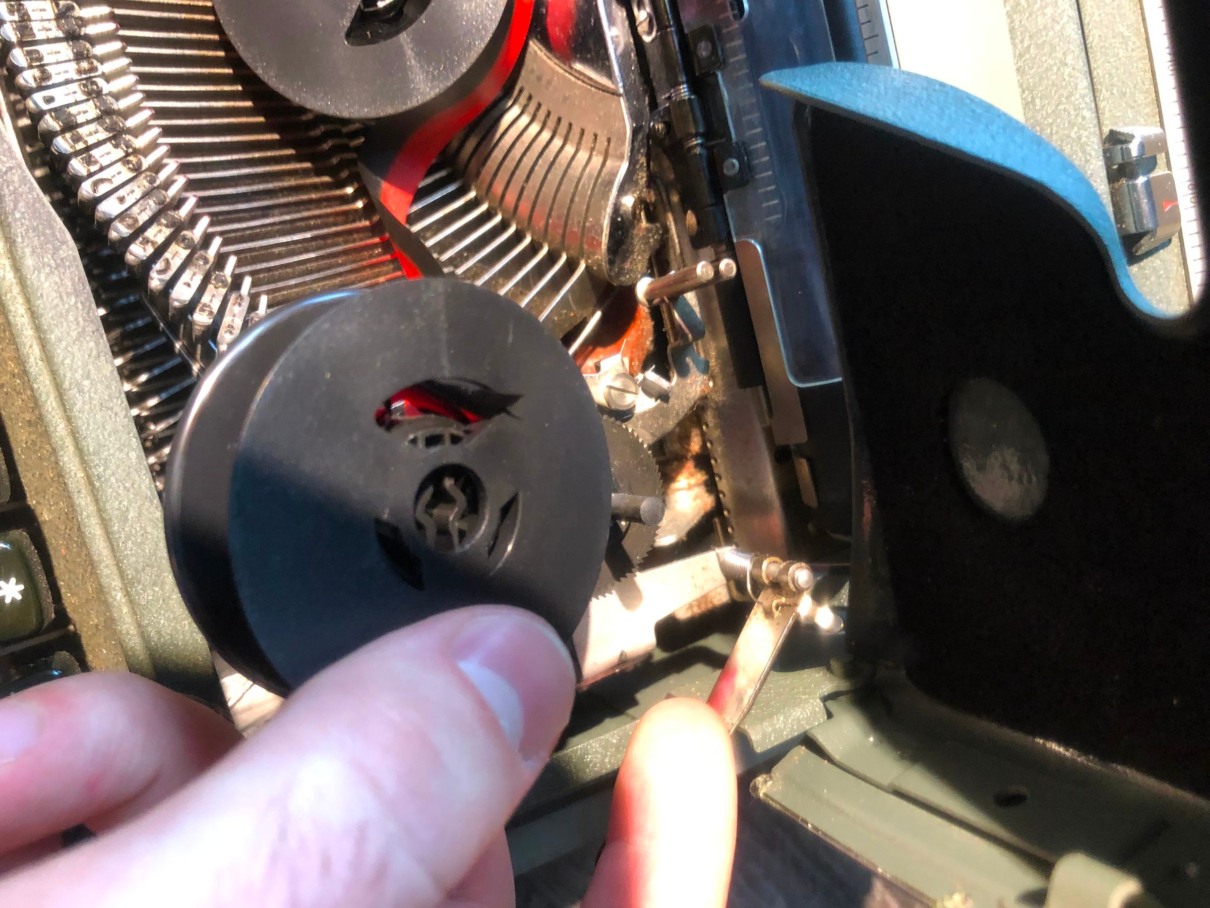 How to Change a Typewriter Ribbon 8 Steps (with Pictures) Instructables