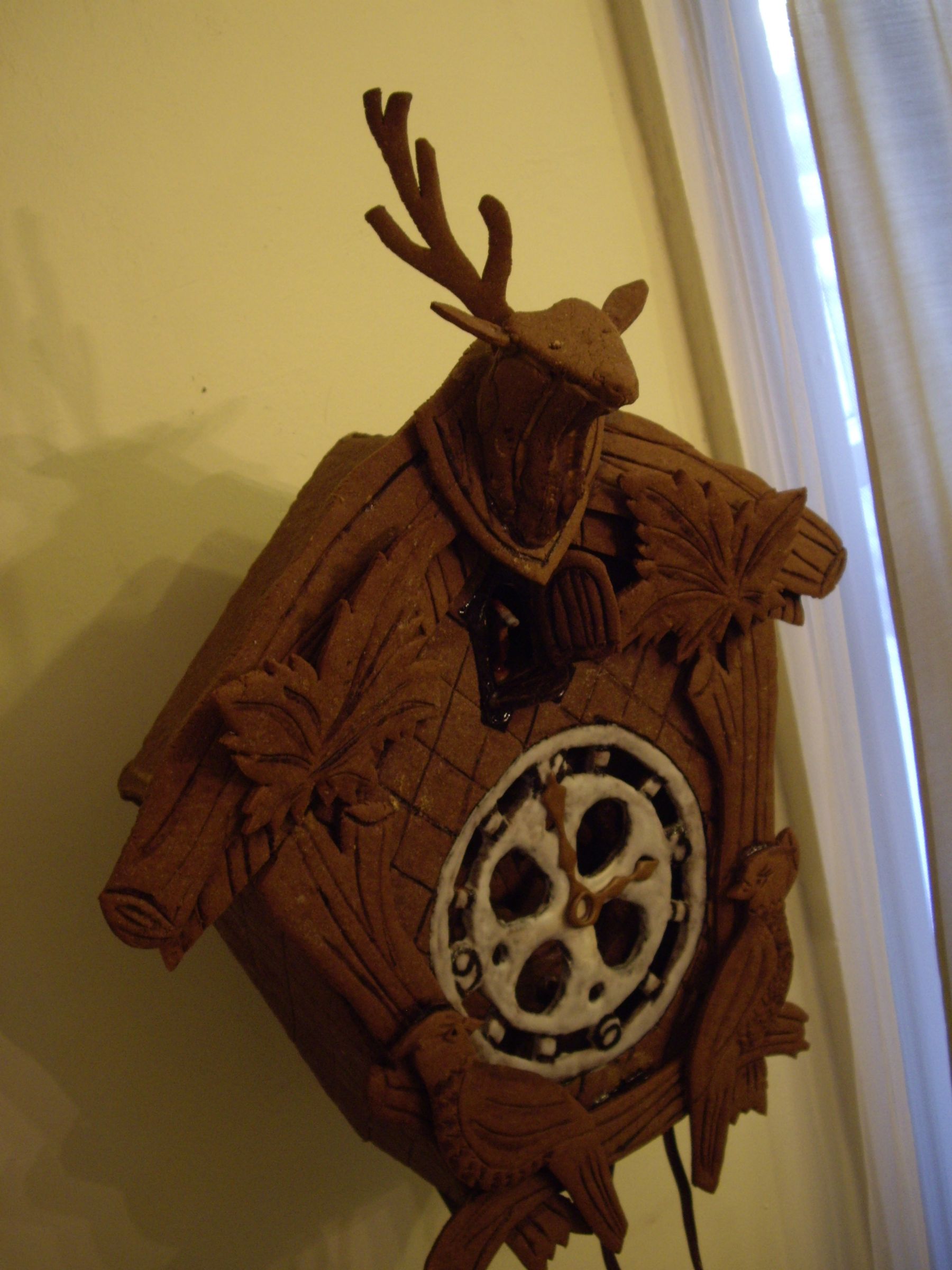 Edible Gingerbread Cuckoo Clock With Internal Gears 9 Steps (with