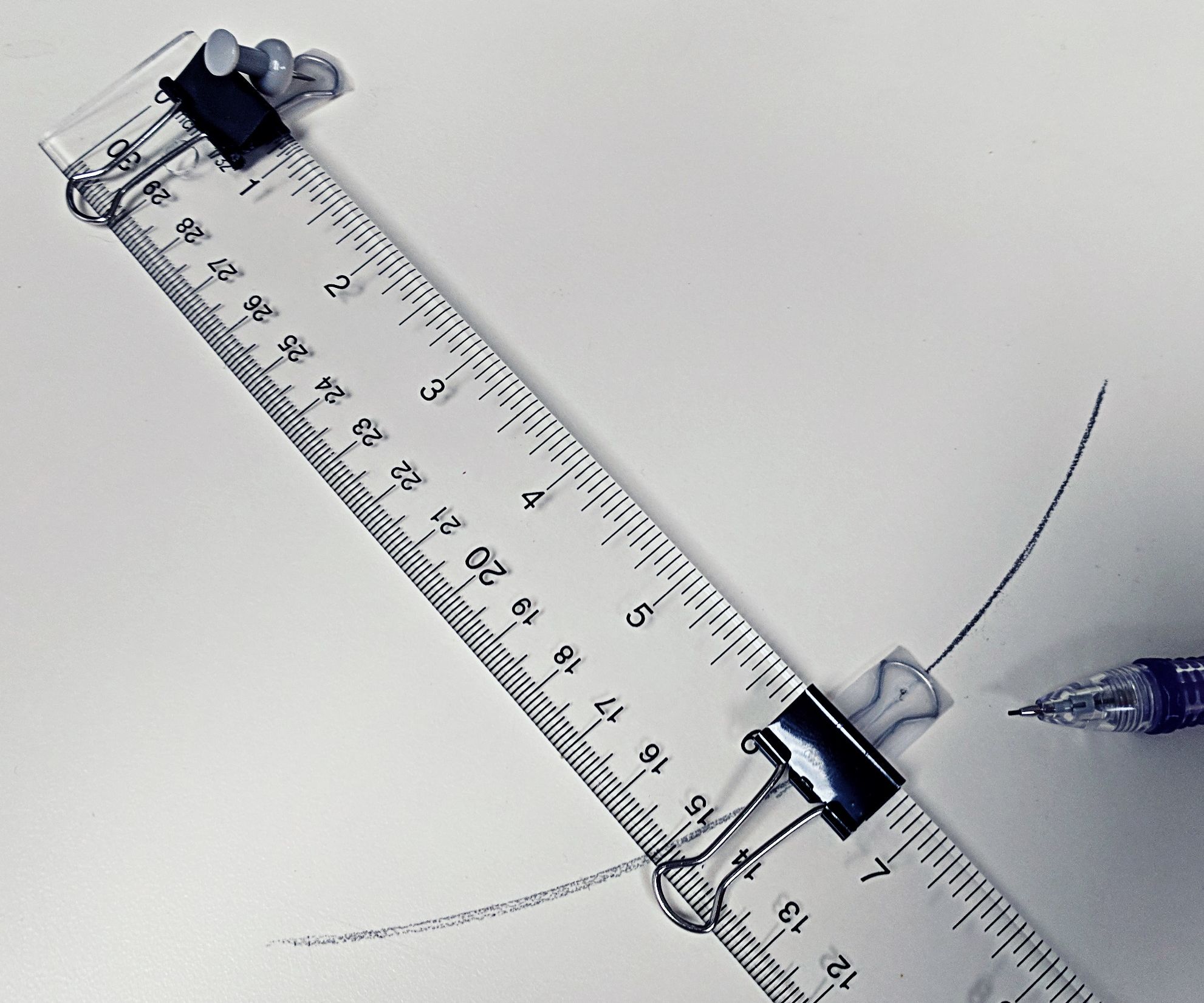 An Accurate Drafting Compass From Office Supplies 4 Steps (with