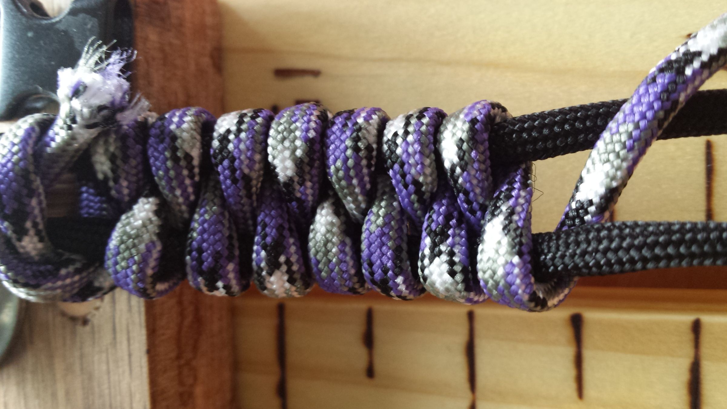 Paracord Fishtail With No Buckles 6 Steps Instructables