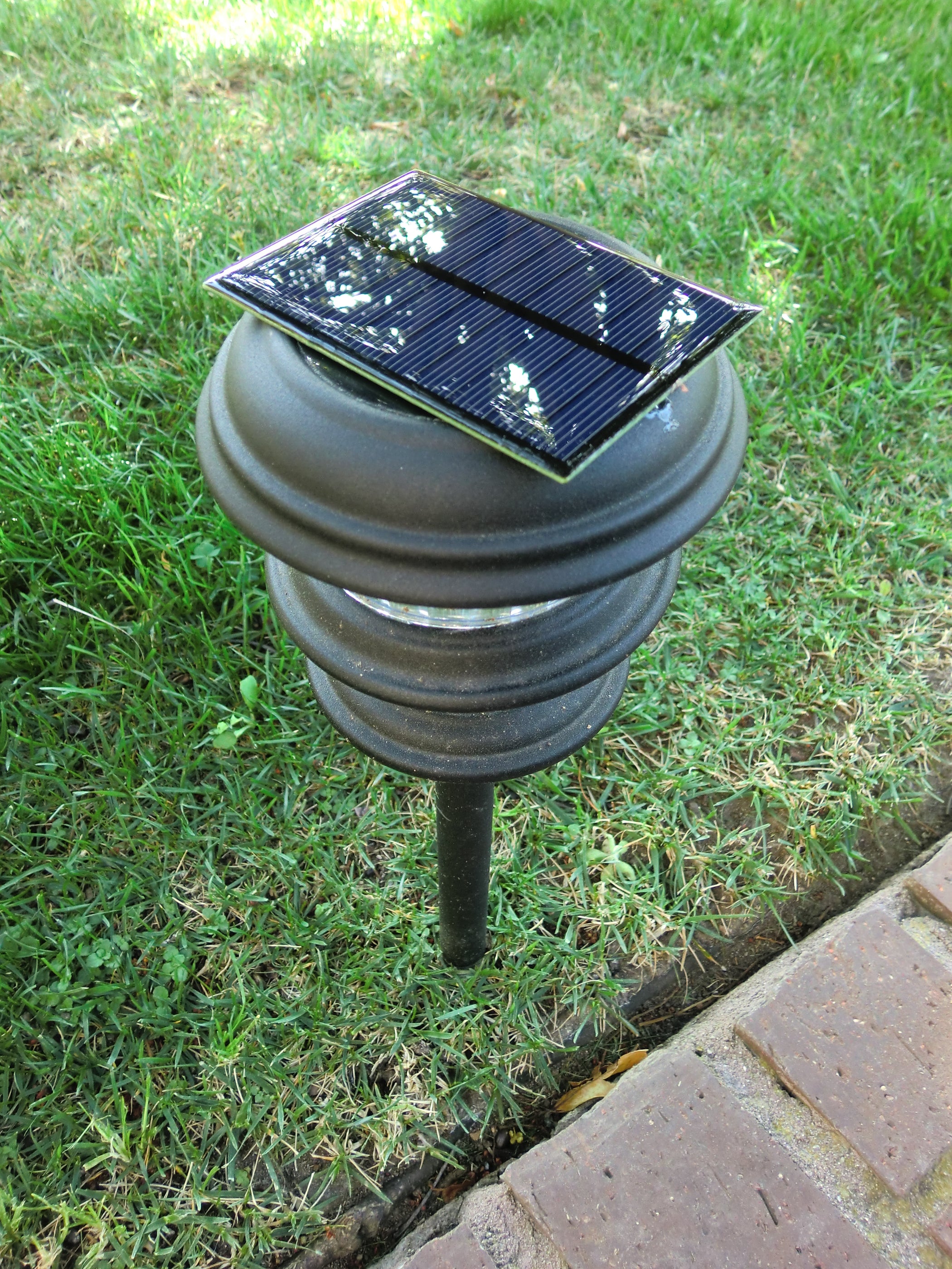 Solar Walkway Lights Solar Panel Replacement : 8 Steps - Instructables