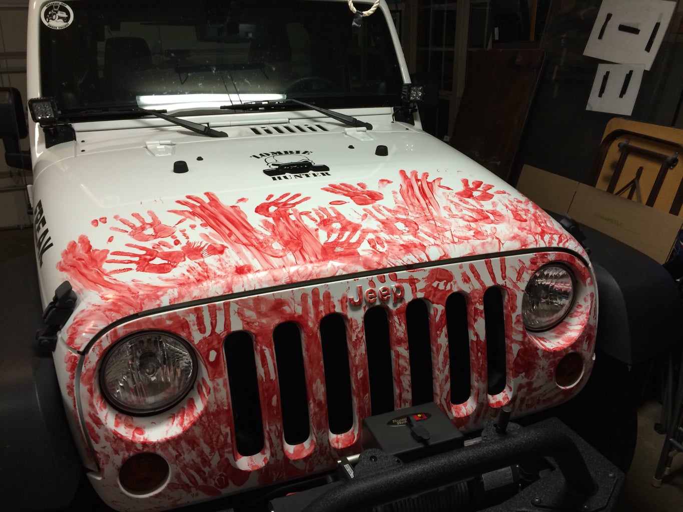 Украсить автомобиль на Хэллоуин