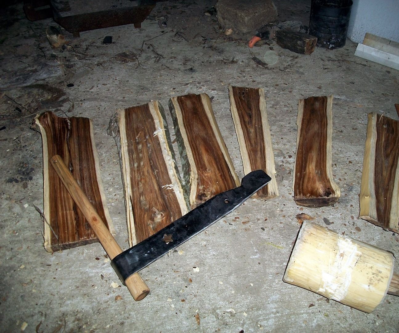 Splitting Froe with long handle, Adze, Medium Size Logs