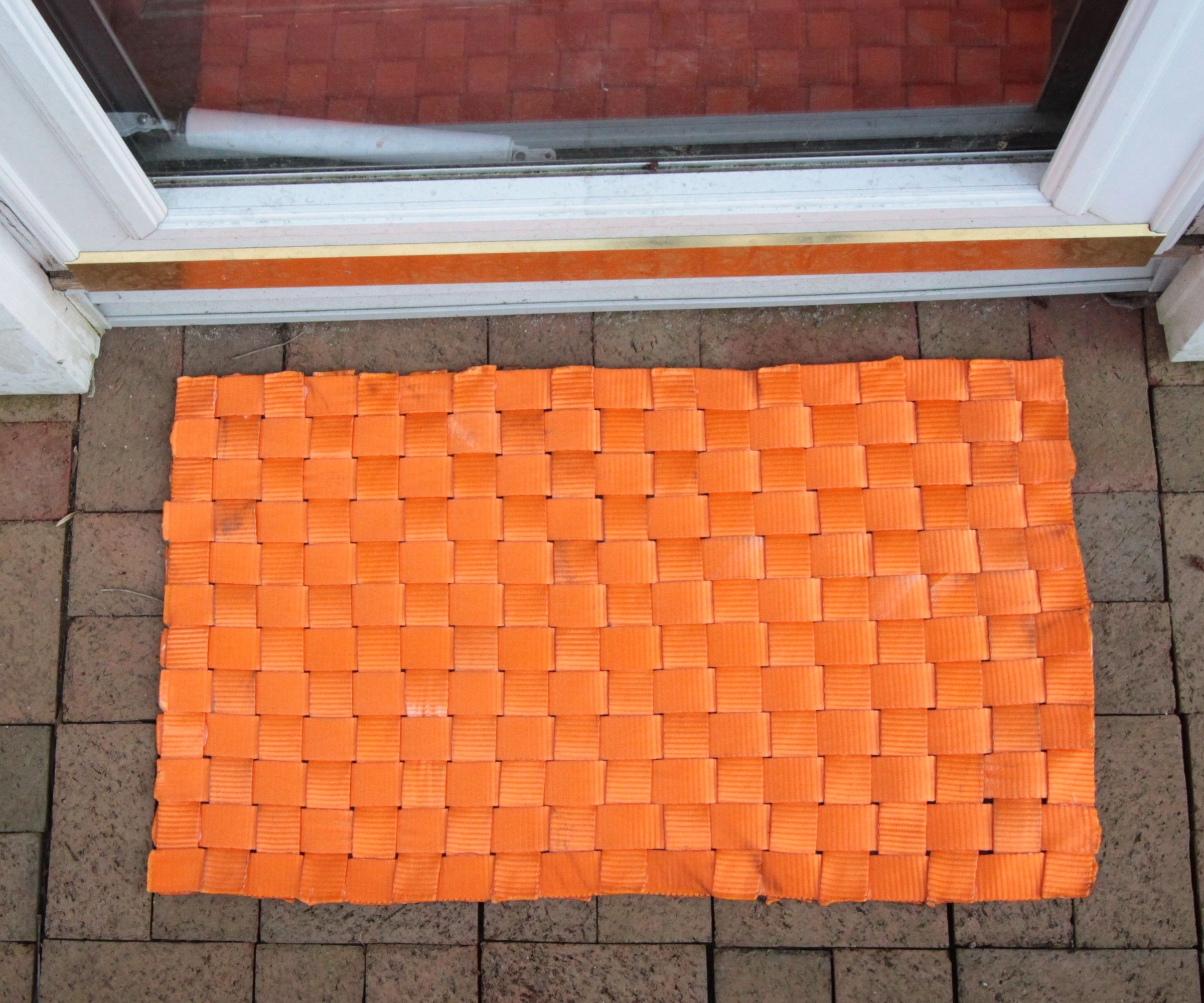 welcome mat woven with polyester lashing DIY Project DIY Project Image