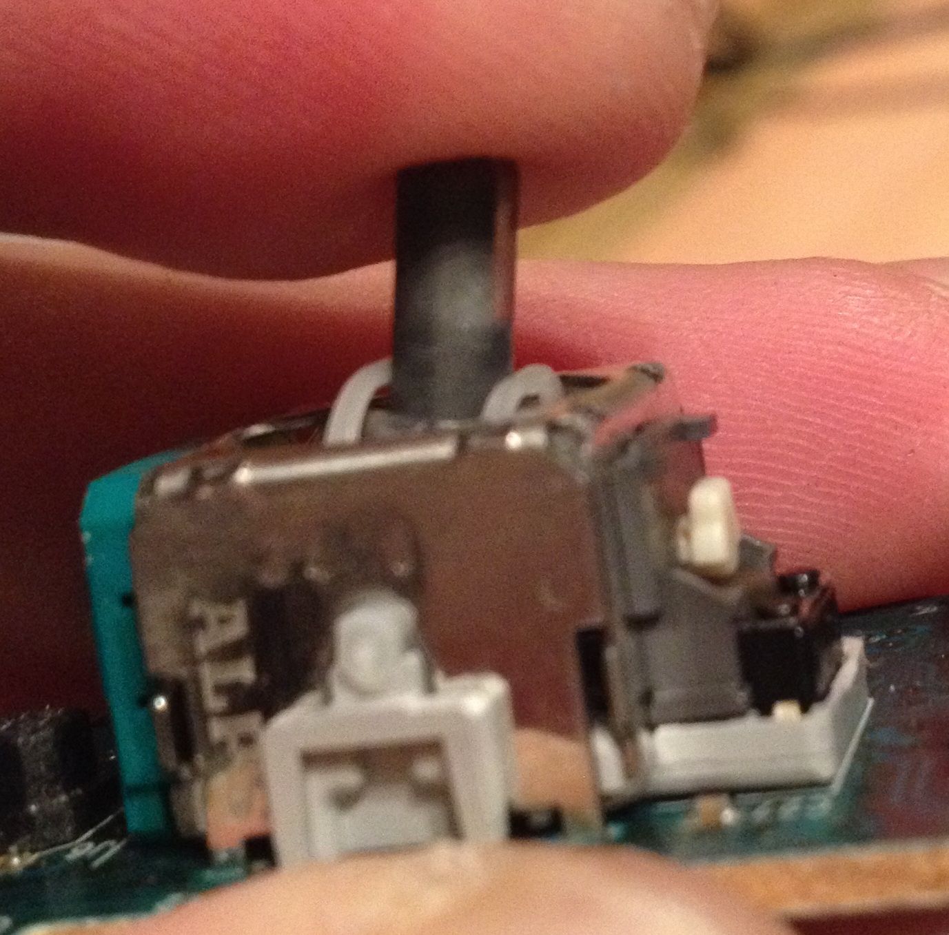 Xbox One Controller Thumbstick Fix Without Replacing the Module 4