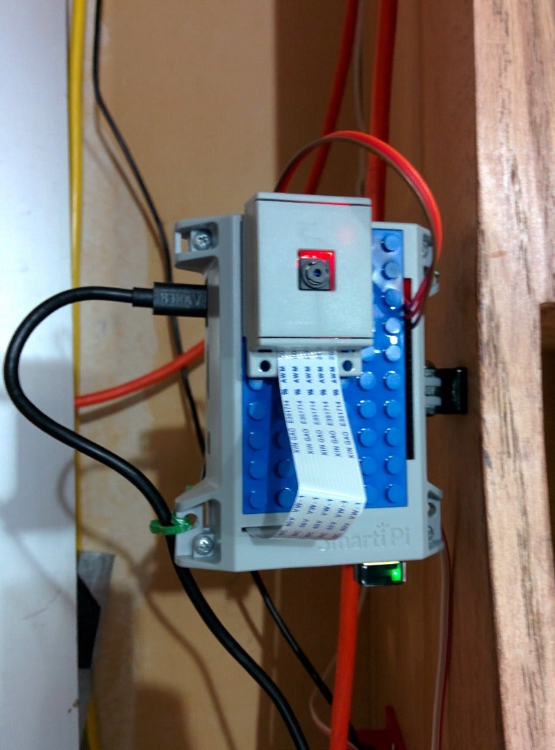 Raspberry Pi Garage Door Opener With Streaming Video of Door Status