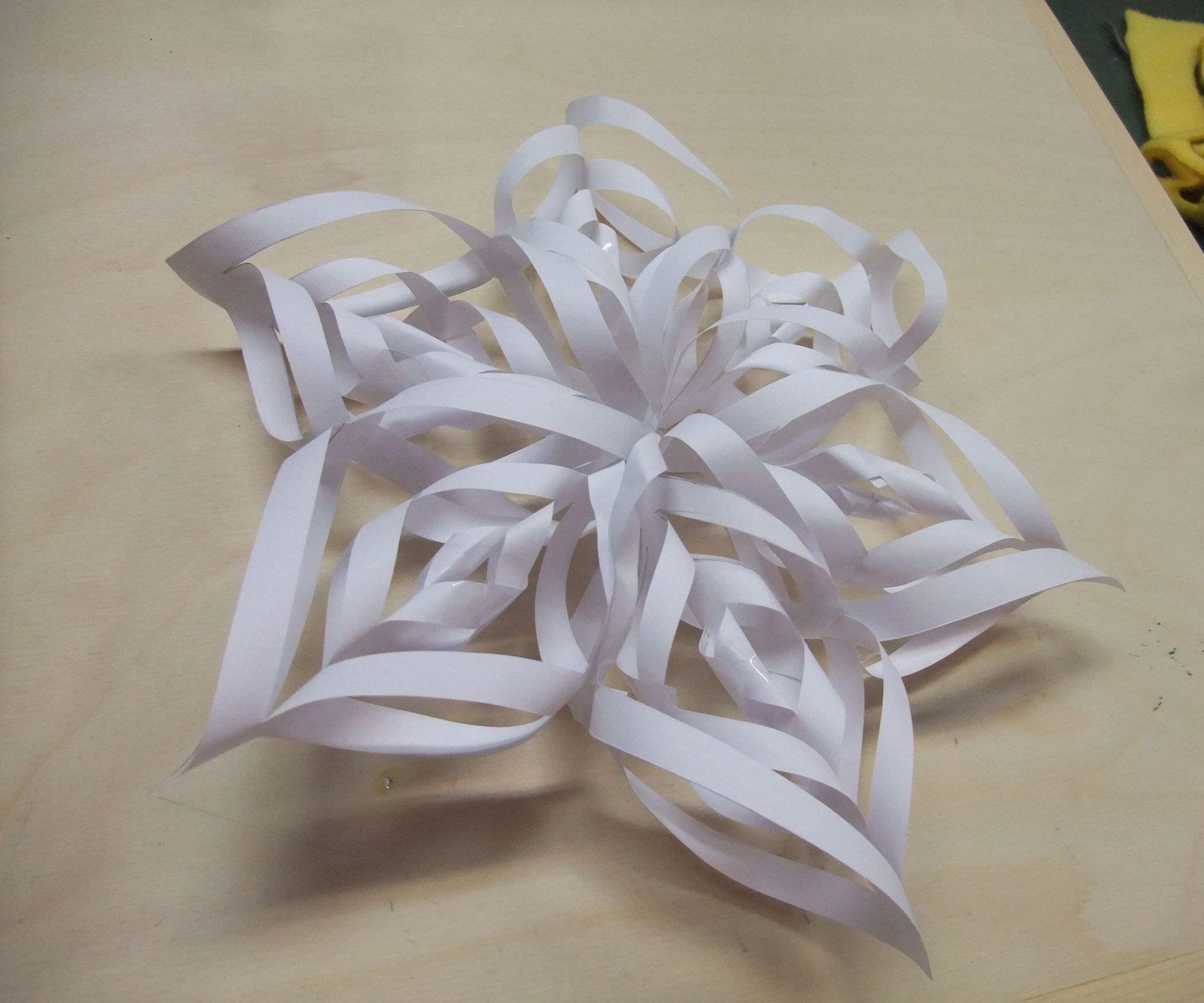 Super Easy Decorative Paper Flower/Snowflake 11 Steps (with Pictures
