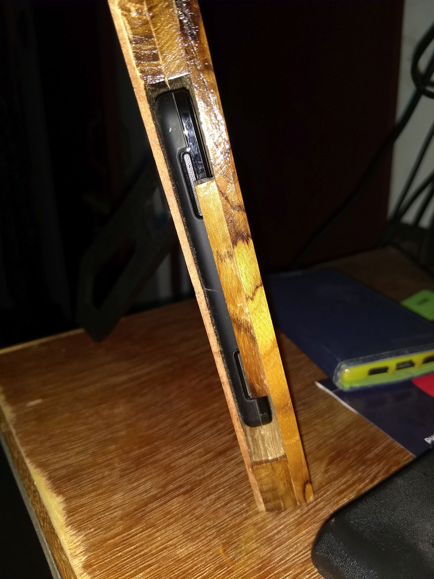 How to Turn Your Old Kindle Fire Tablet to a Wooden Digital Photo Frame