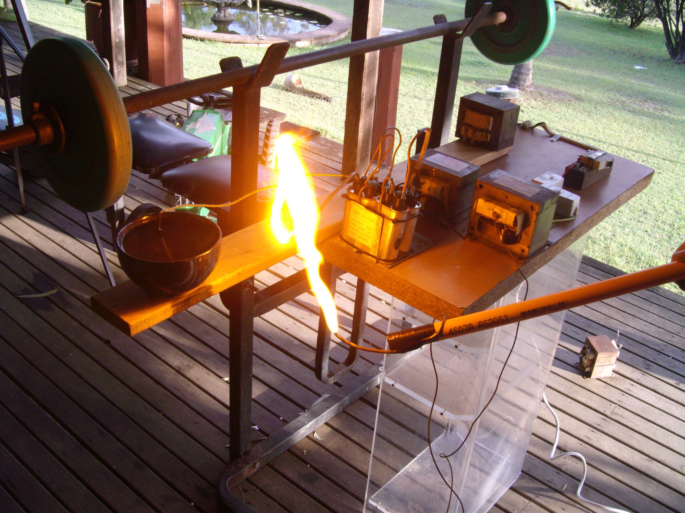How To: Resonant Microwave Oven Transformer High Voltage Supply.