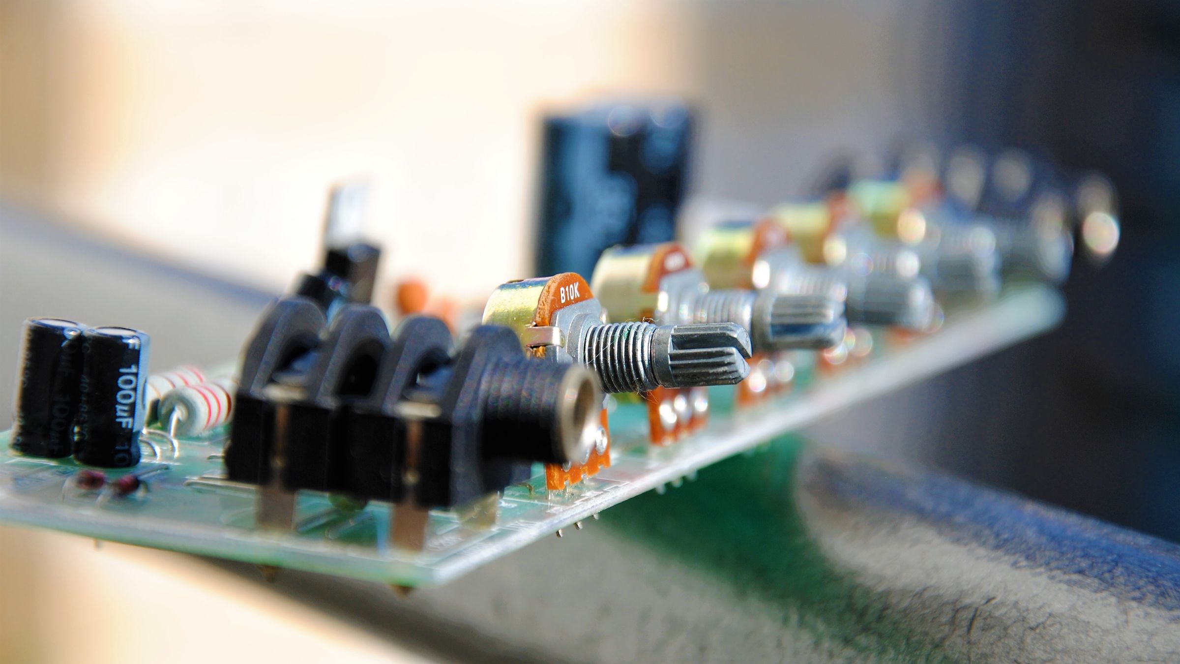 How to Desolder Electronic Components From Circuit Boards 7 Tips