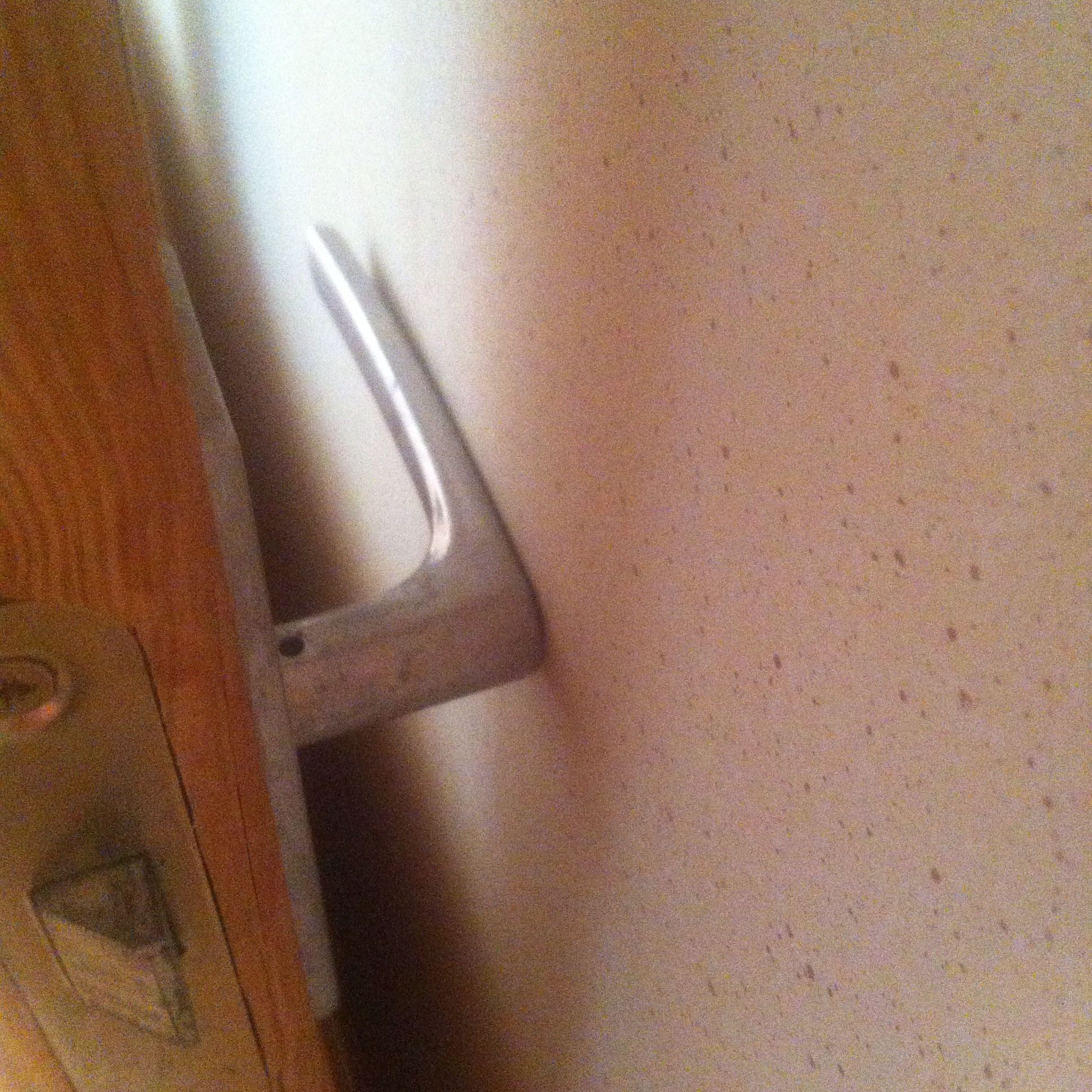 Step-by-step guide for method of use - hot glue DIY Project DIY project