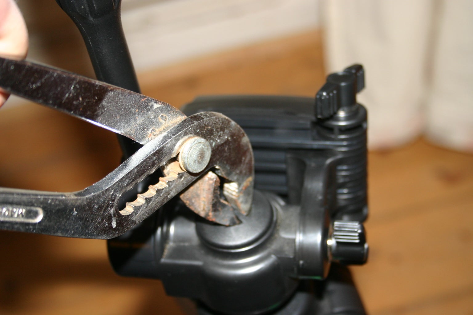 No-cost, 5-minute Steady-Cam Rig Using a Tripod and Household Materials
