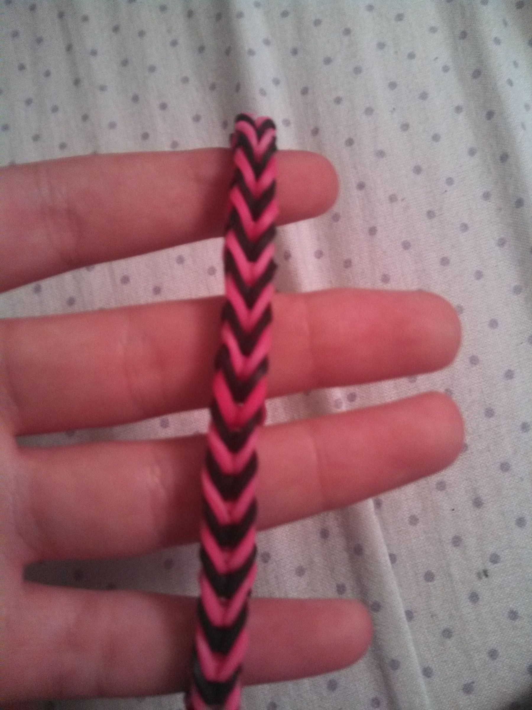 How to Make a Rubber Band Bracelet... With No Loom! 4 Steps