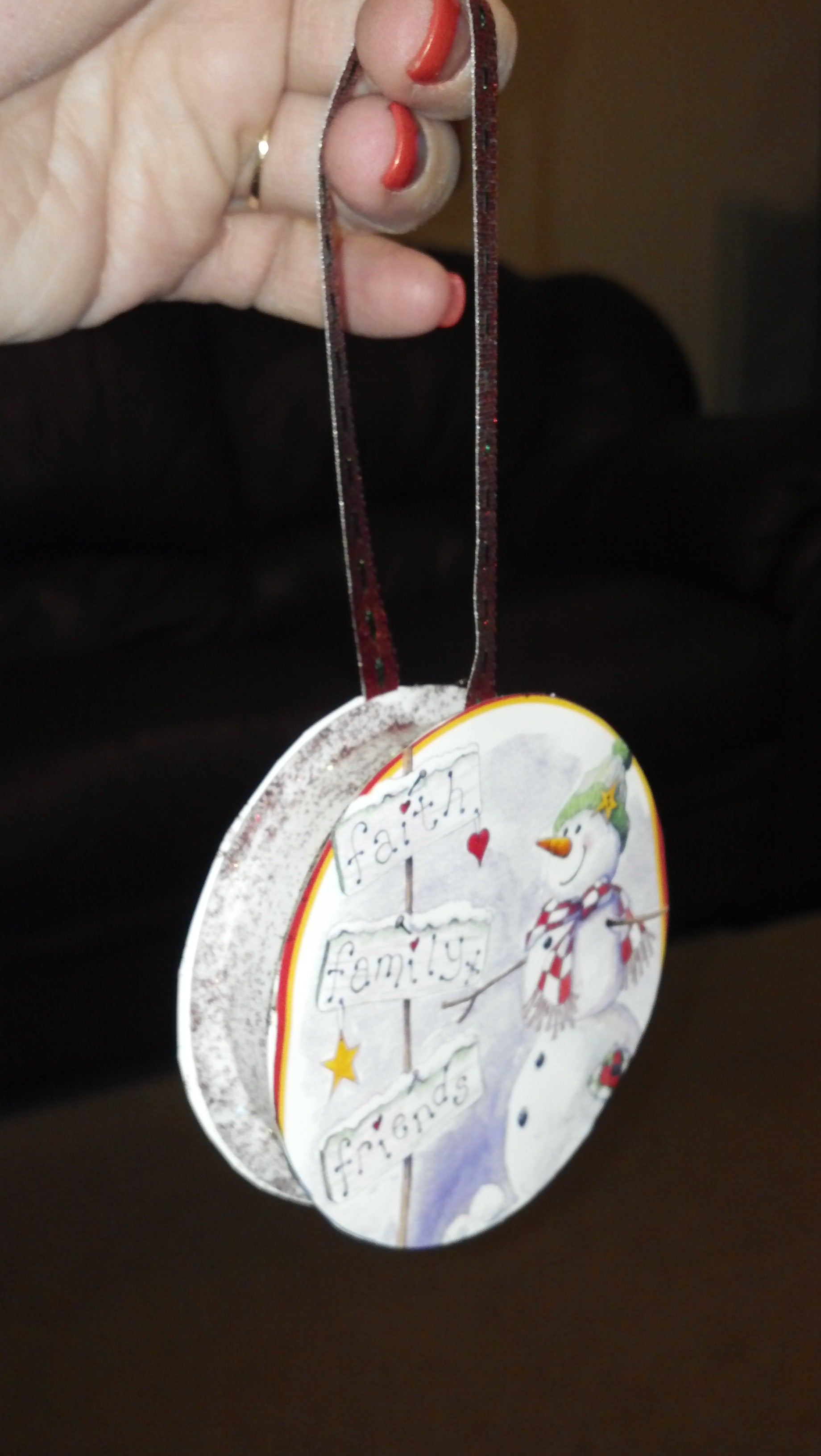 Christmas Card Ornaments Using Empty Ribbon Holders 5 Steps