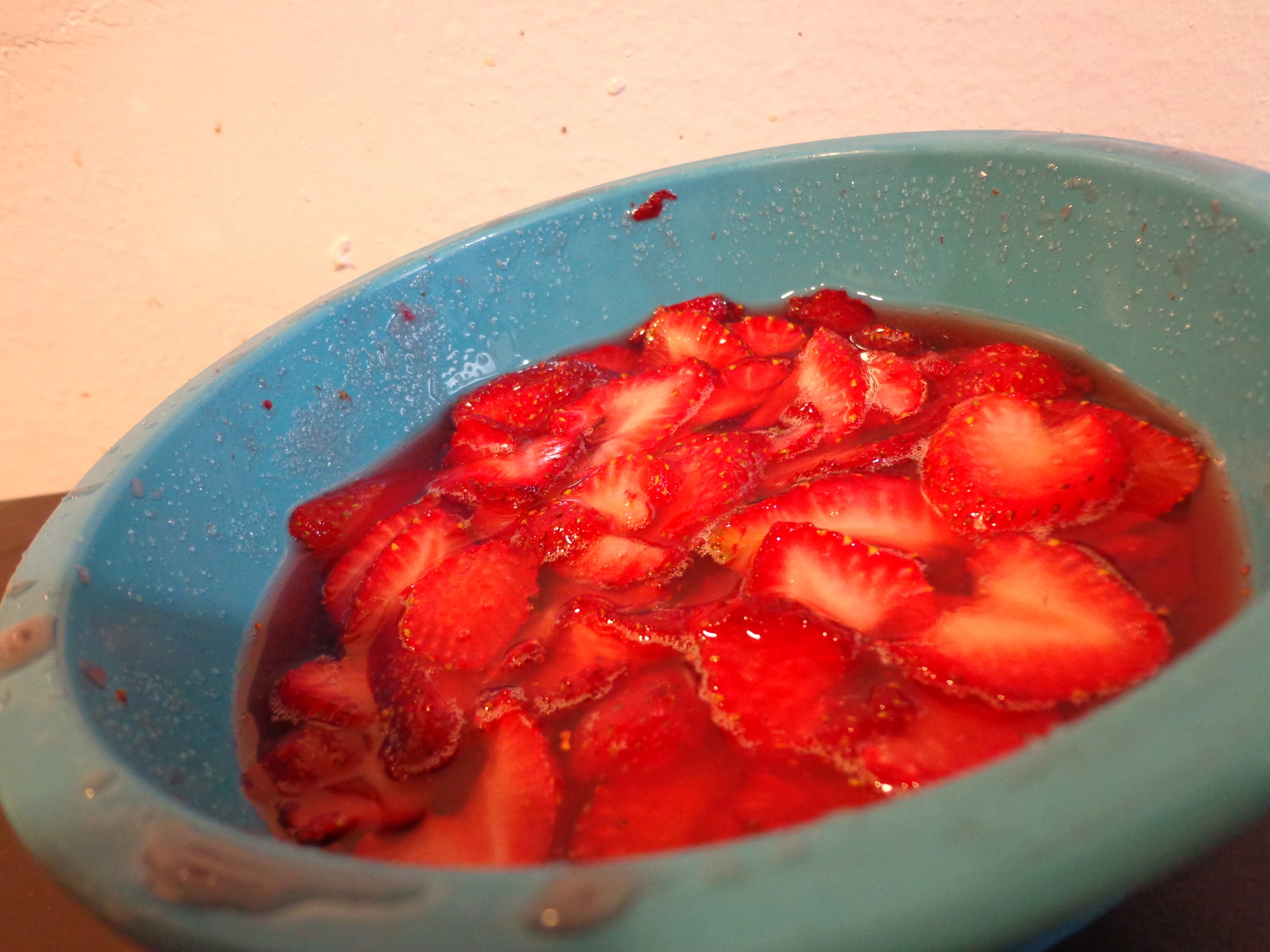 Simple Strawberry Sauce (Macerated Strawberries) 3 Steps (with