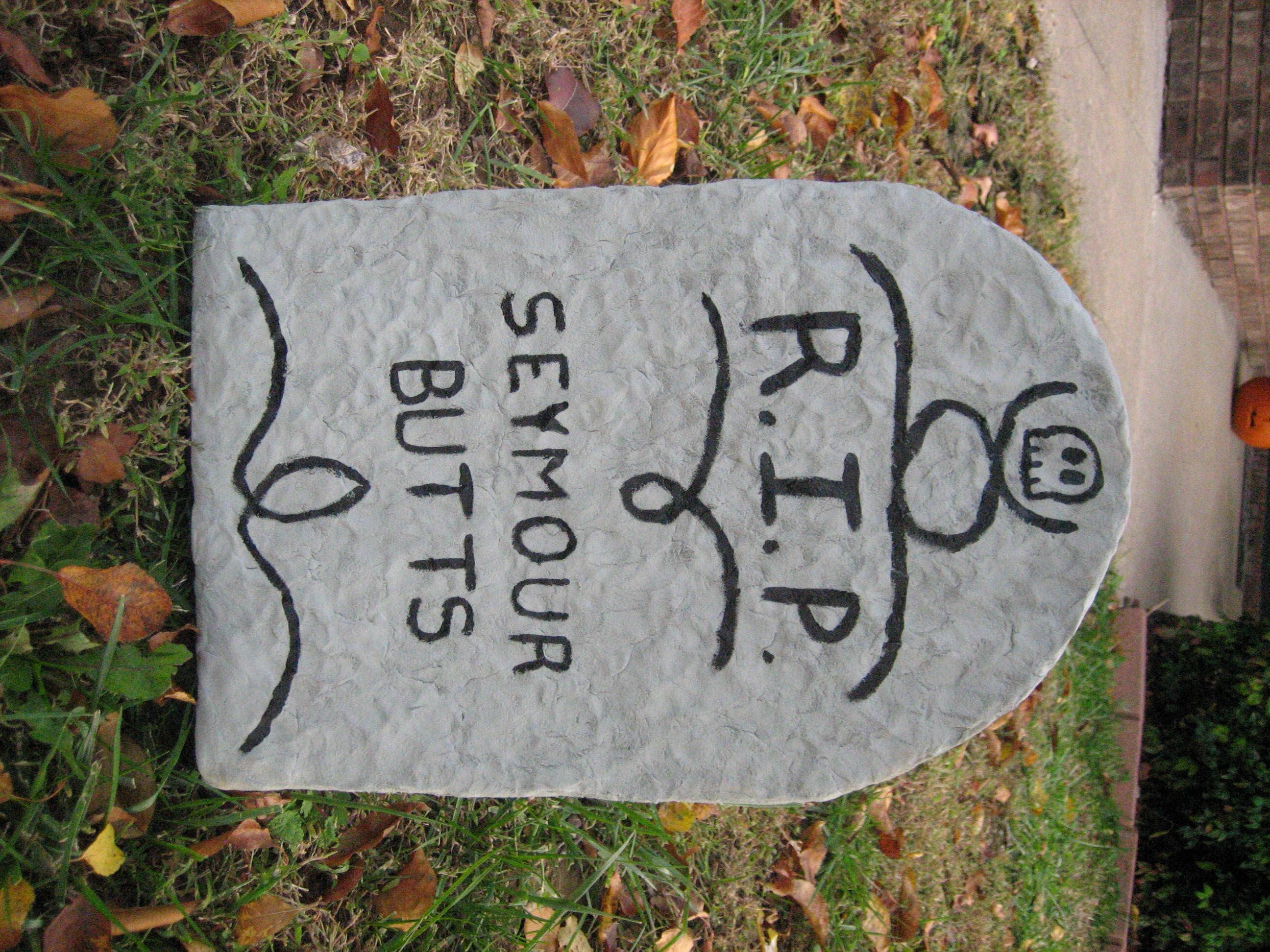 Halloween Tombstone Lawn Decoration  8 Steps (with Pictures