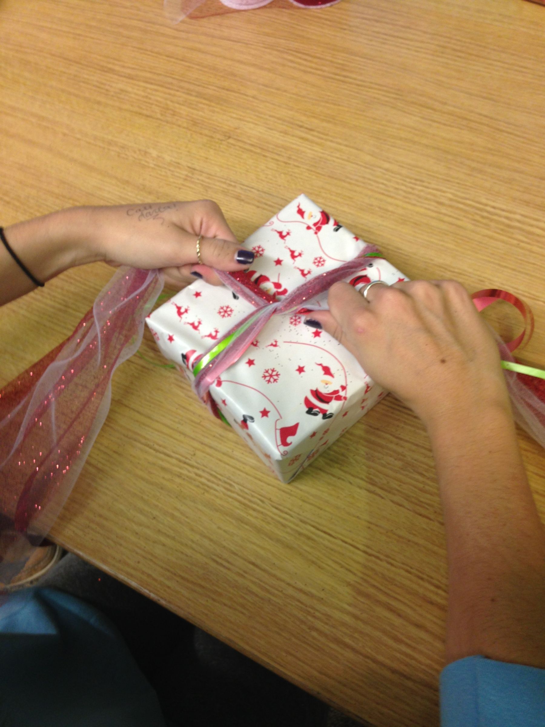 Quick Christmas Gift Wrapping With Tulle Bow 23 Steps (with Pictures