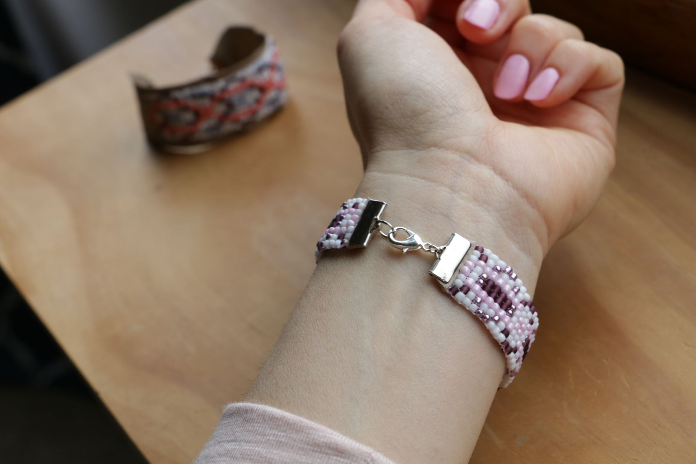 Simple Bead Weaving Loom & Bracelet 4 Steps (with Pictures