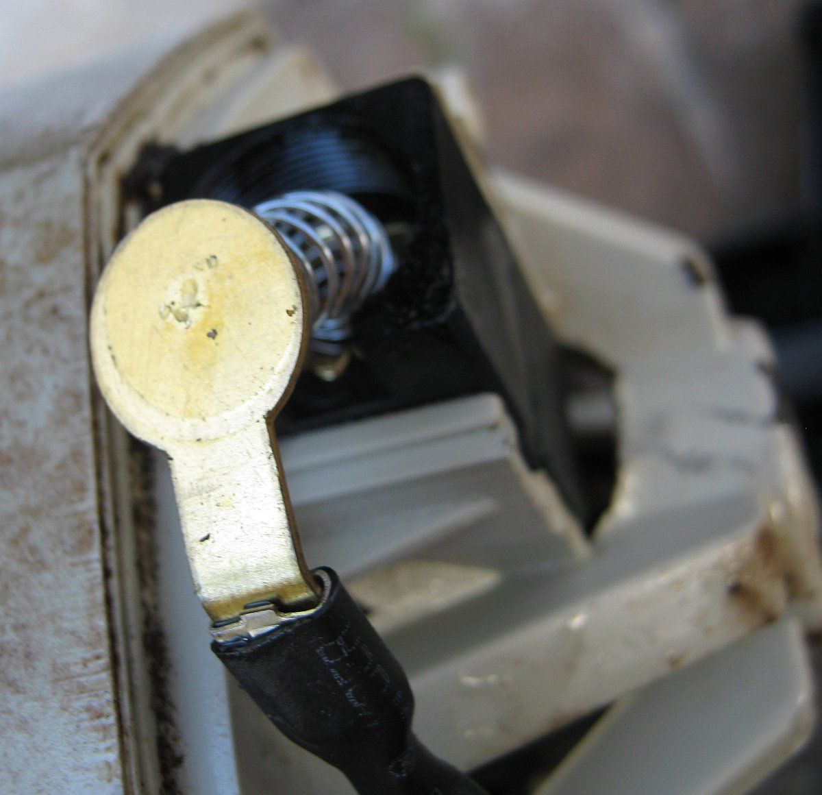 Fix an Electric Chainsaw Dripping Oil 4 Steps Instructables