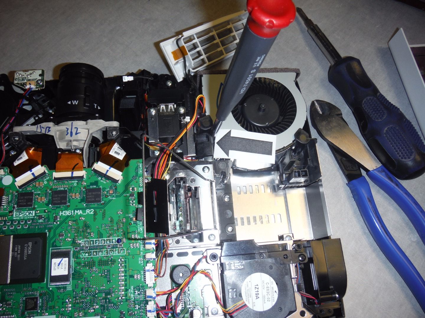 Epson 1770W LCD Projector Overheating? Repair It! 8 Steps (with