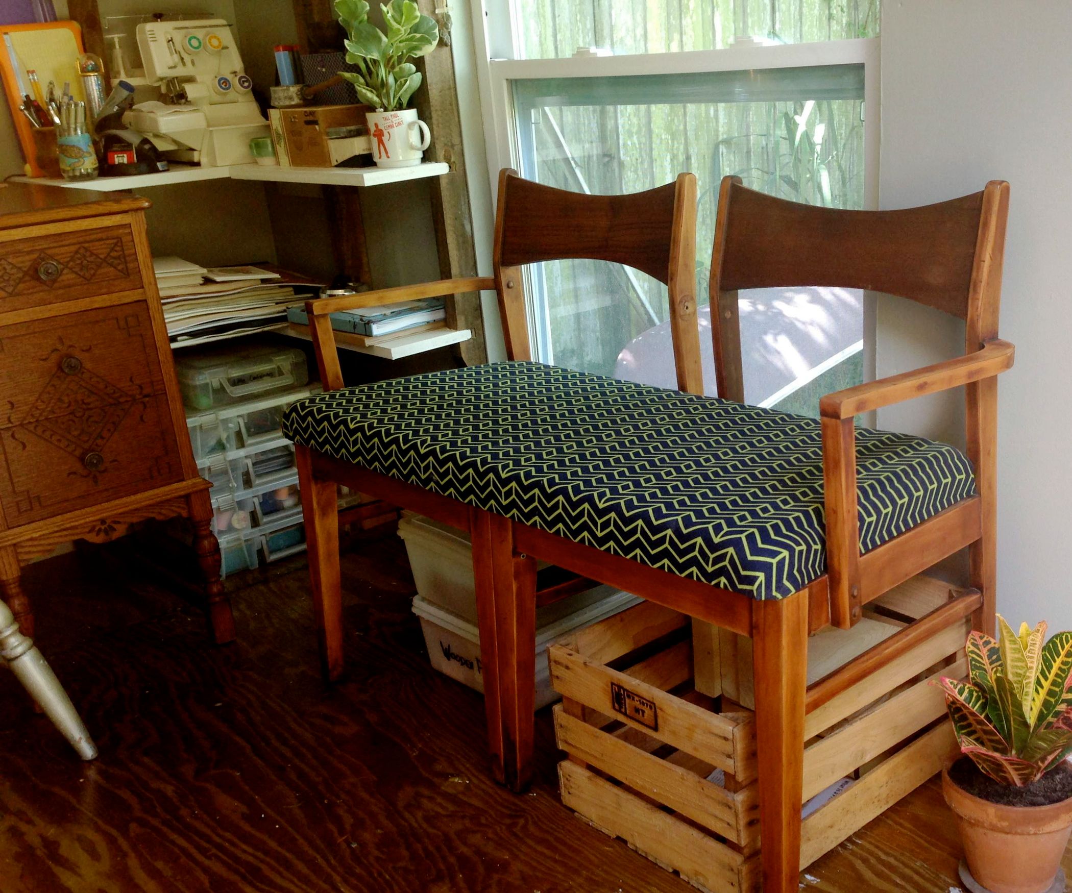 Make a Settee Bench From Two Chairs 6 Steps (with Pictures