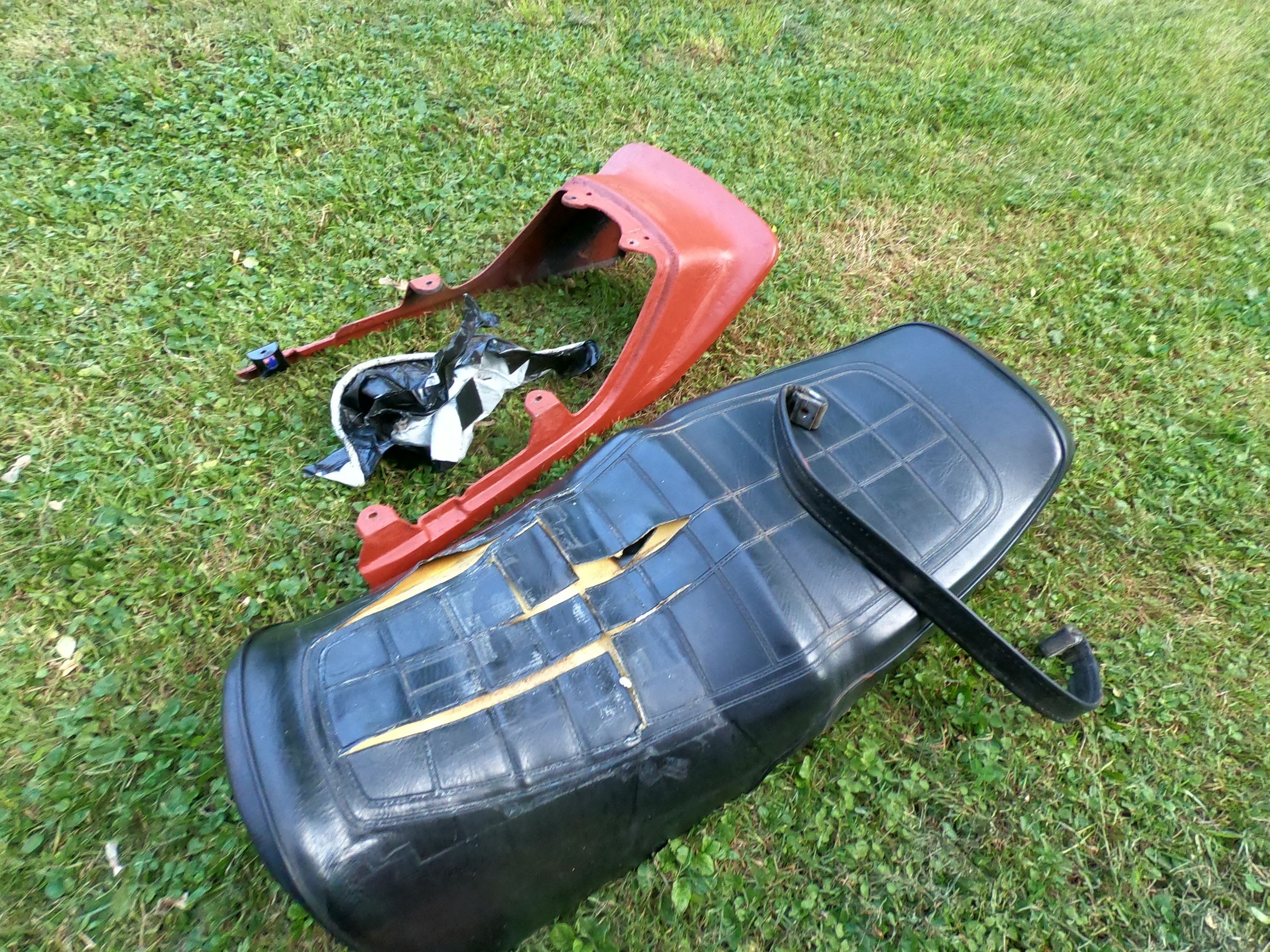 How to Replace Motorcycle Seat Cover 7 Steps (with Pictures) Instructables