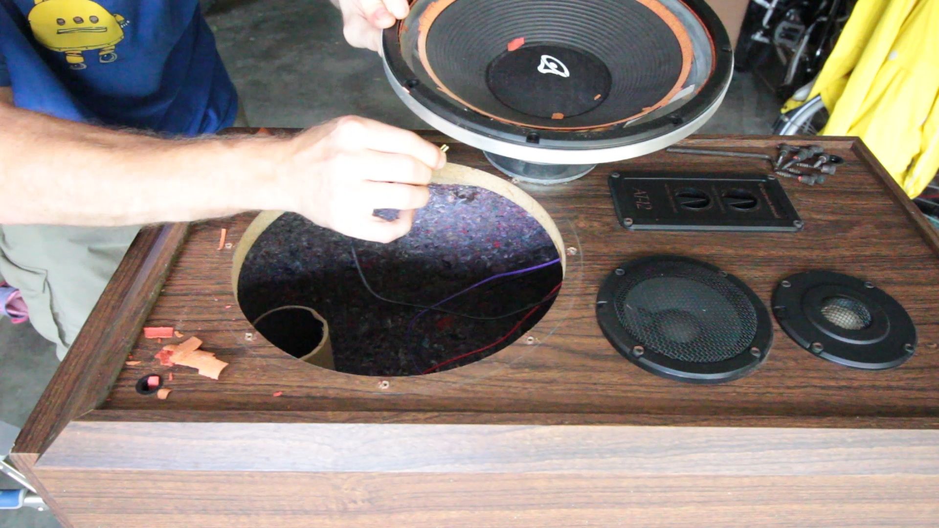 Fix a Speaker by Replacing the Foam Edge 13 Steps (with Pictures