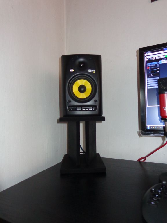 Stands for Studio Monitors Speakers 